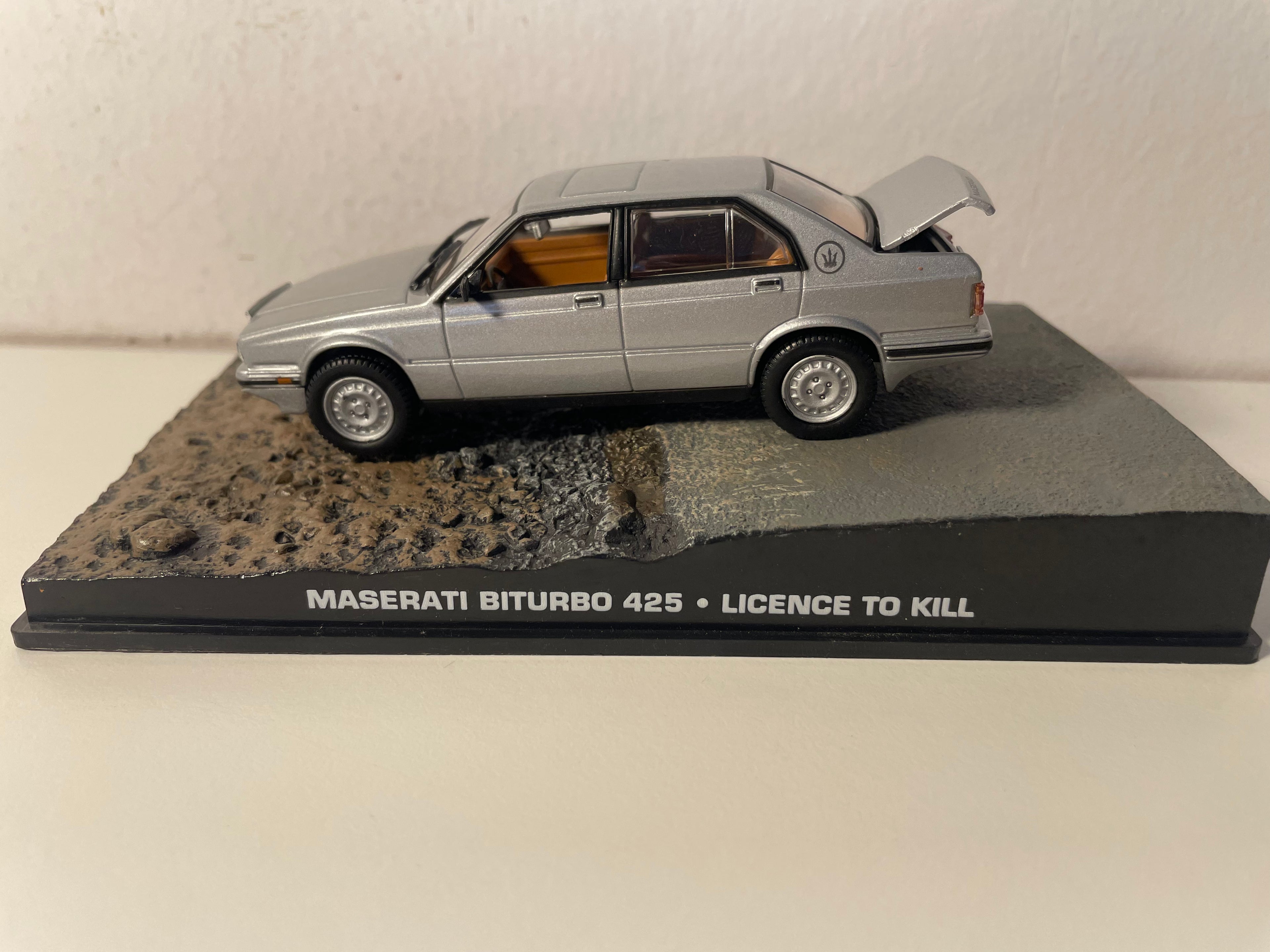 Maserati Biturbo 425 gréis - JAMES BOND - LËFTER ZU TOED (Licence to kill)