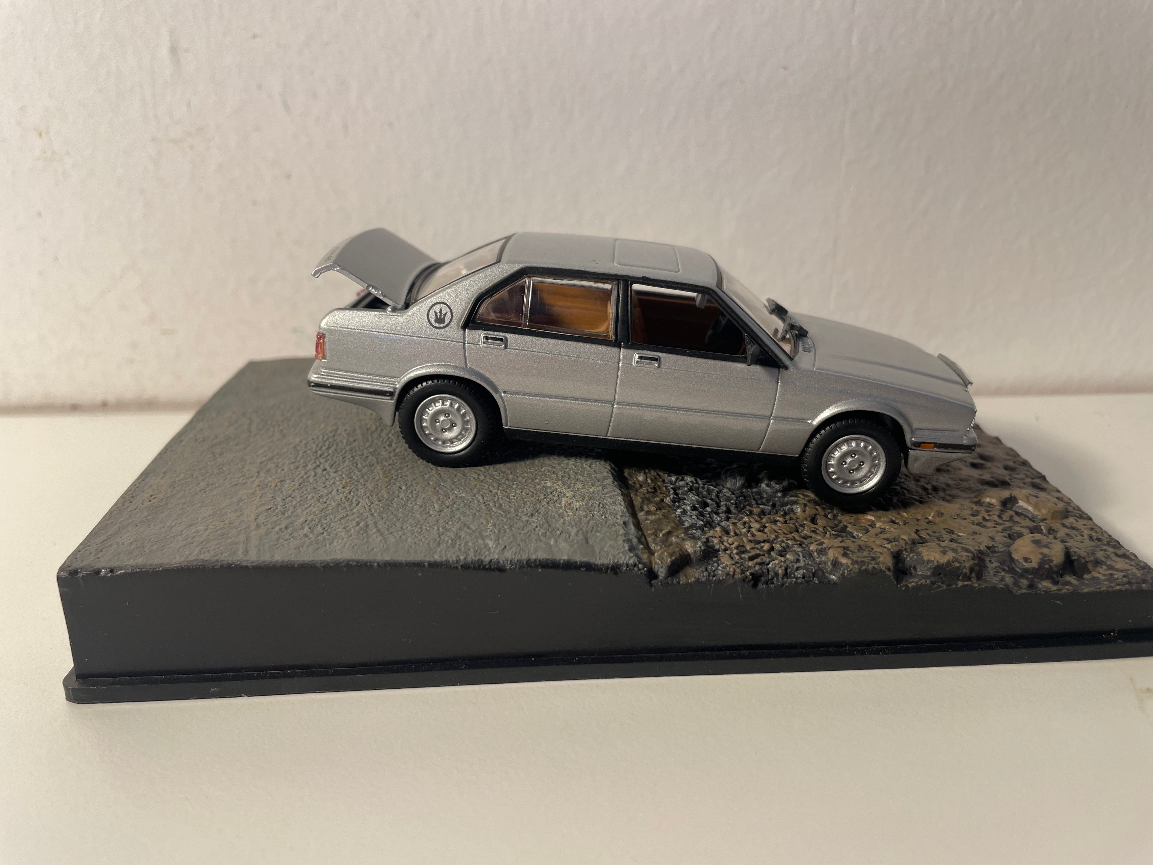 Maserati Biturbo 425 gréis - JAMES BOND - LËFTER ZU TOED (Licence to kill)