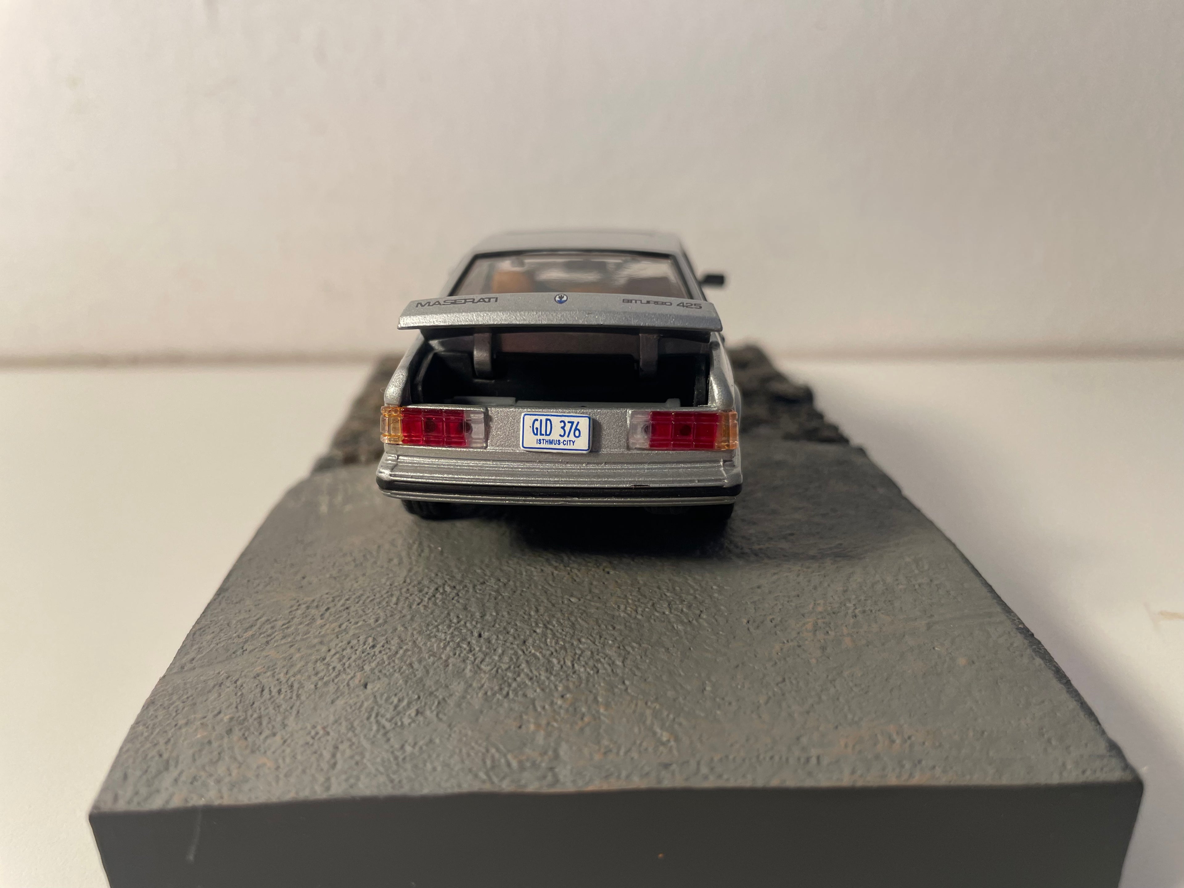 Maserati Biturbo 425 gréis - JAMES BOND - LËFTER ZU TOED (Licence to kill)