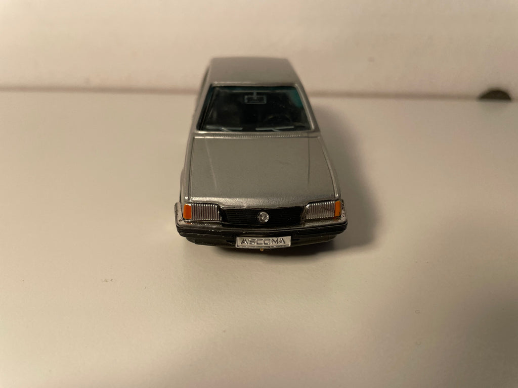 Opel Ascona grigia - collezione GAMA mini riferimento 1141