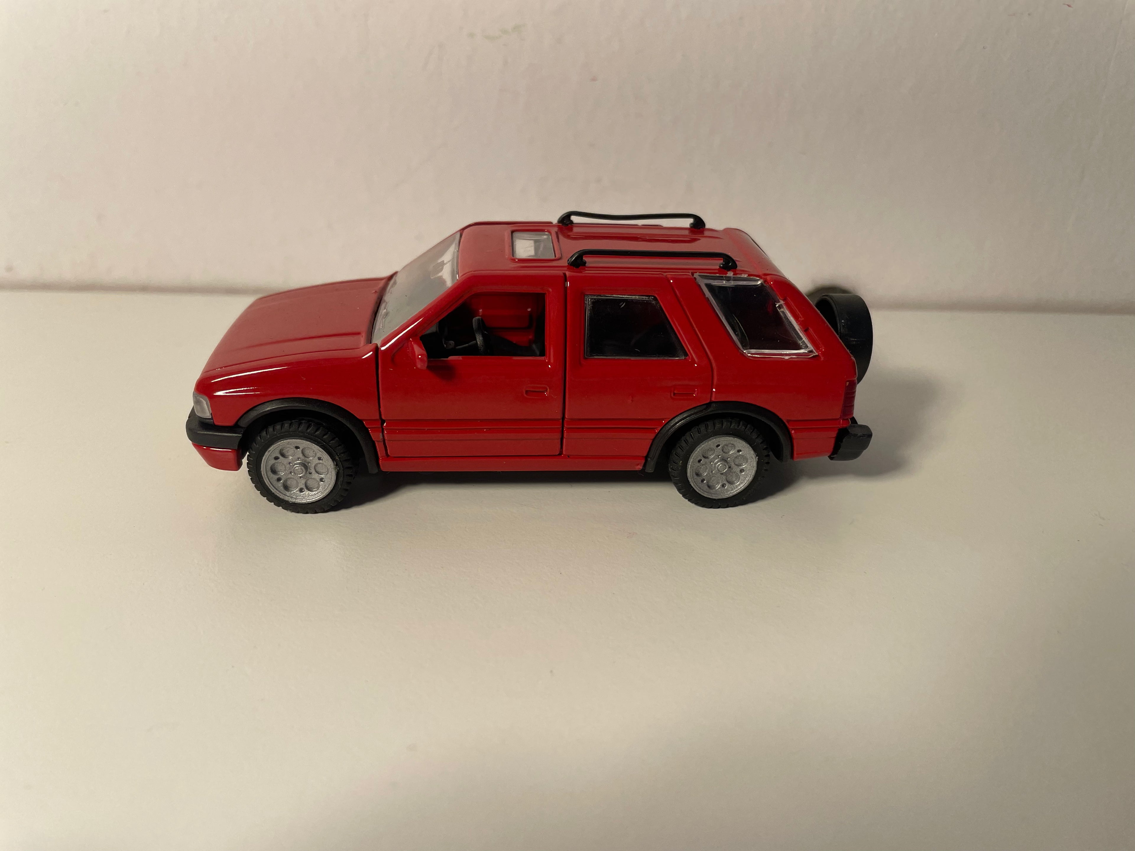 Opel Frontera rosso scuro? - collezione GAMA mini riferimento 1004