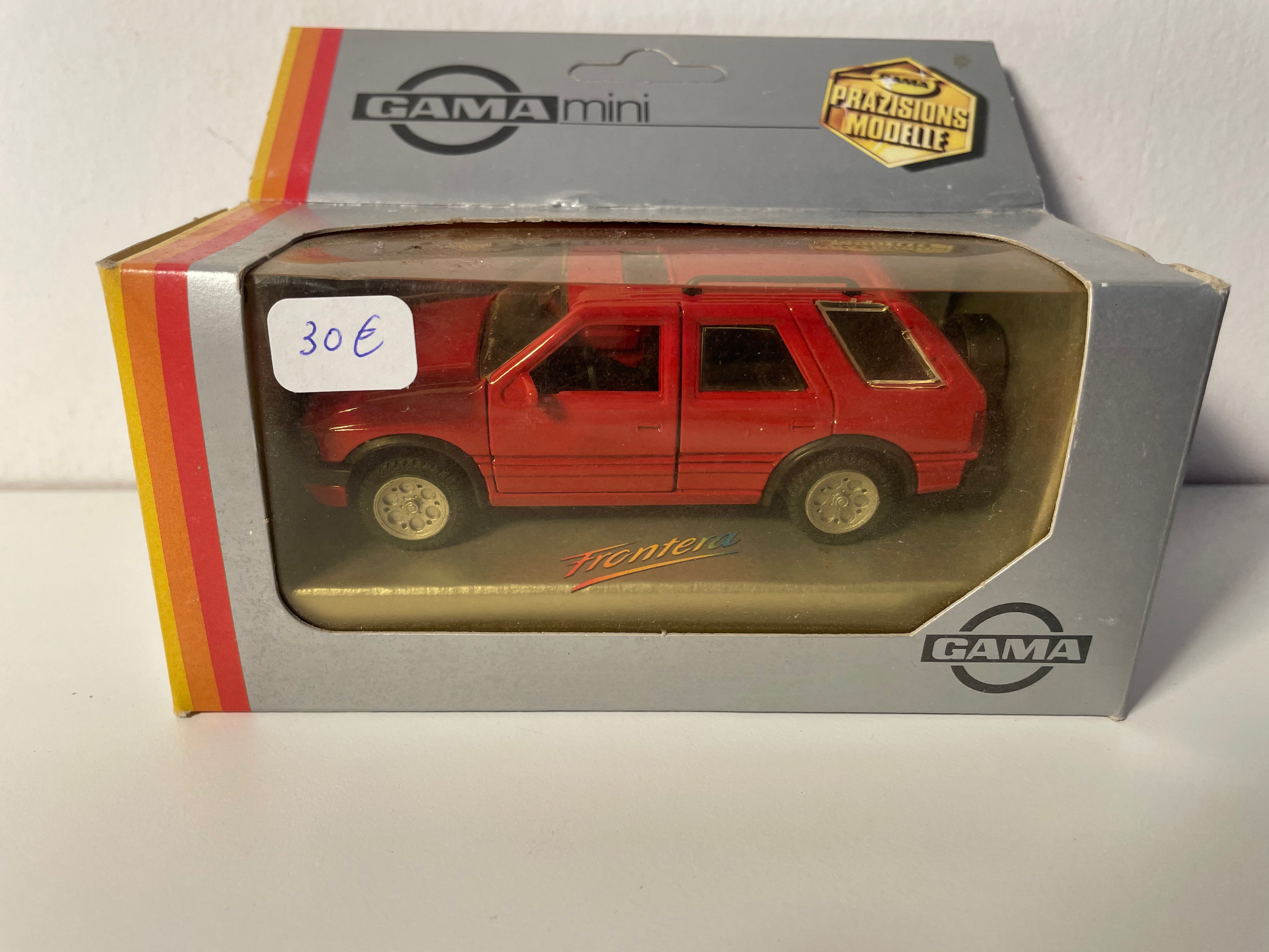 Opel Frontera rojo oscuro? - colección GAMA mini referencia 1004