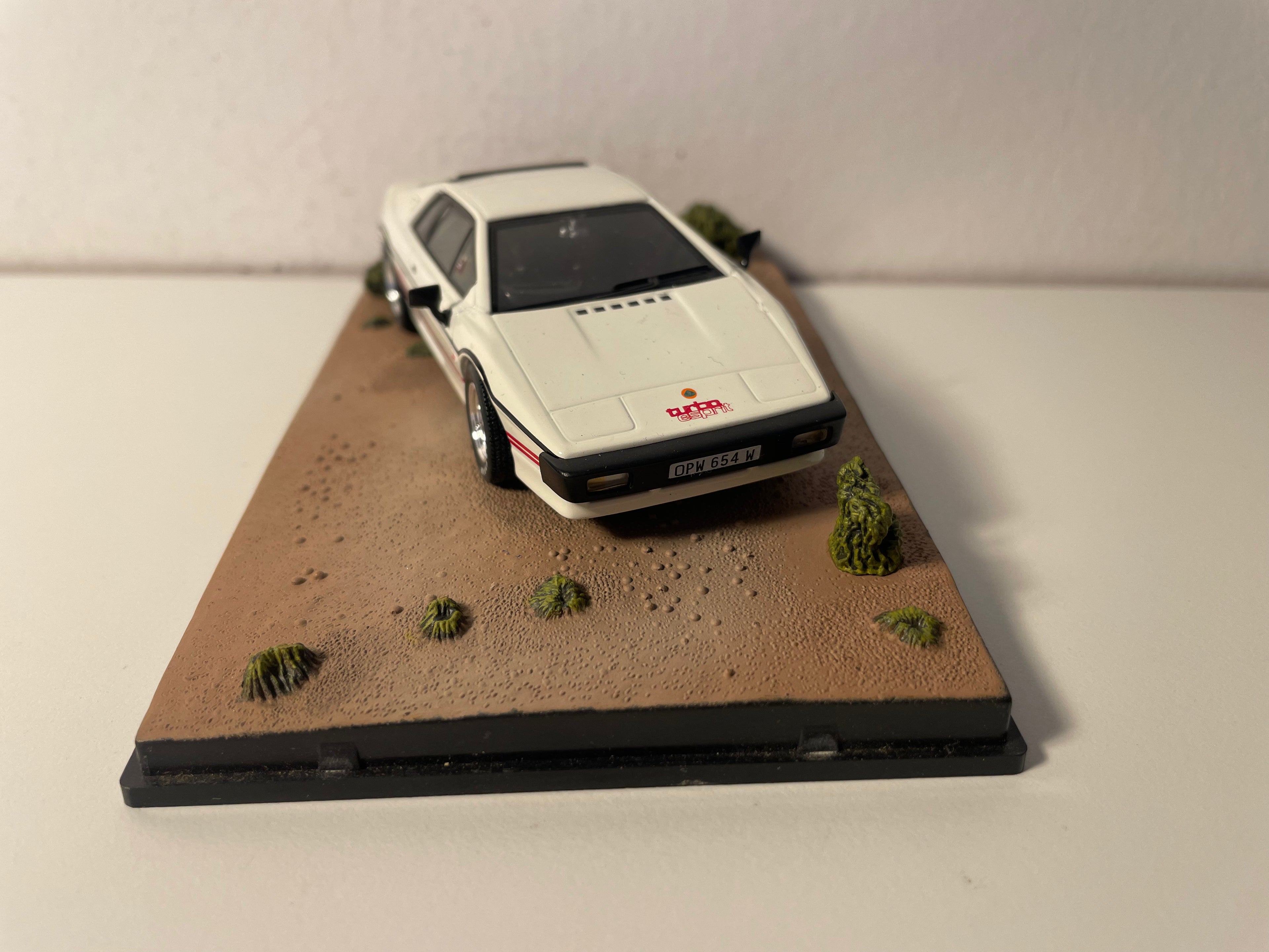 Lotus Esprit Turbo White with Red Stripes - JAMES BOND - FOR YOUR EYES ONLY