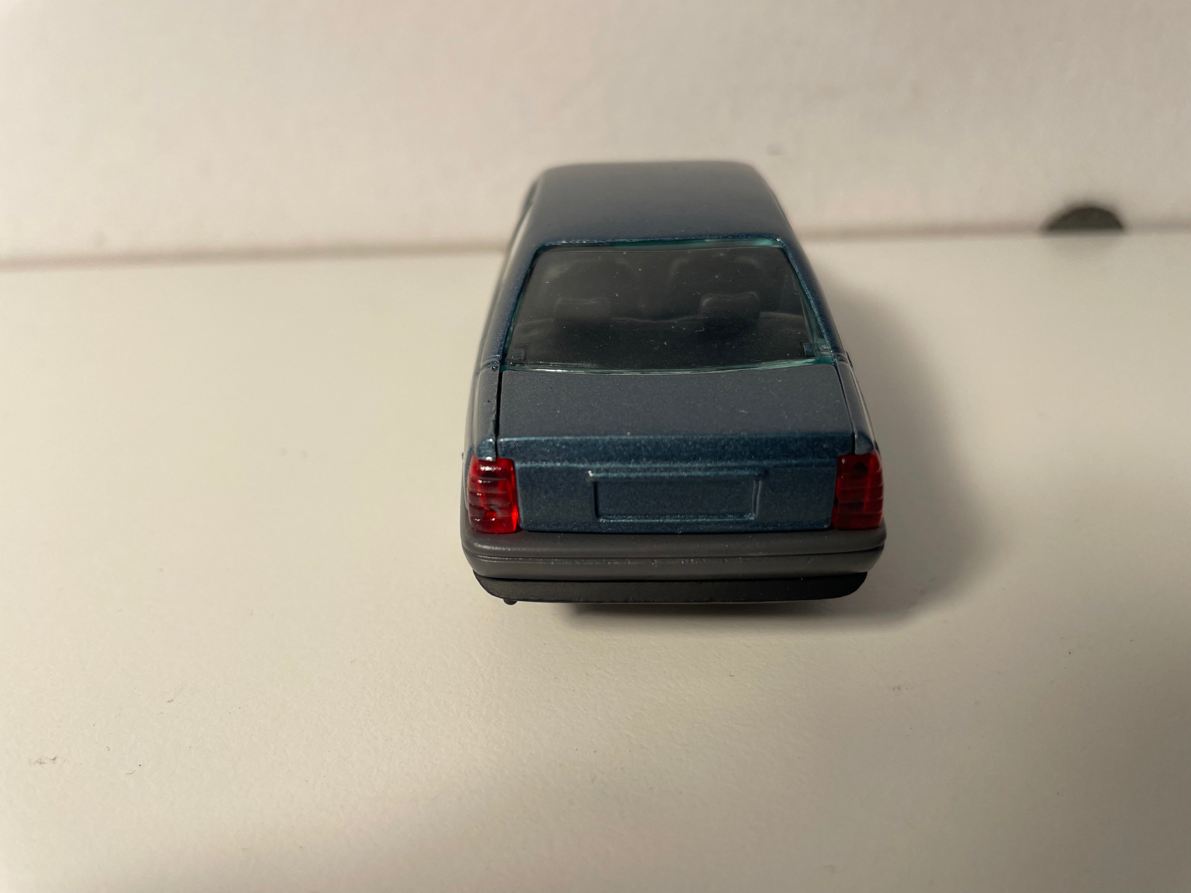 Opel Oméga bleue - collection GAMA mini référence 1130