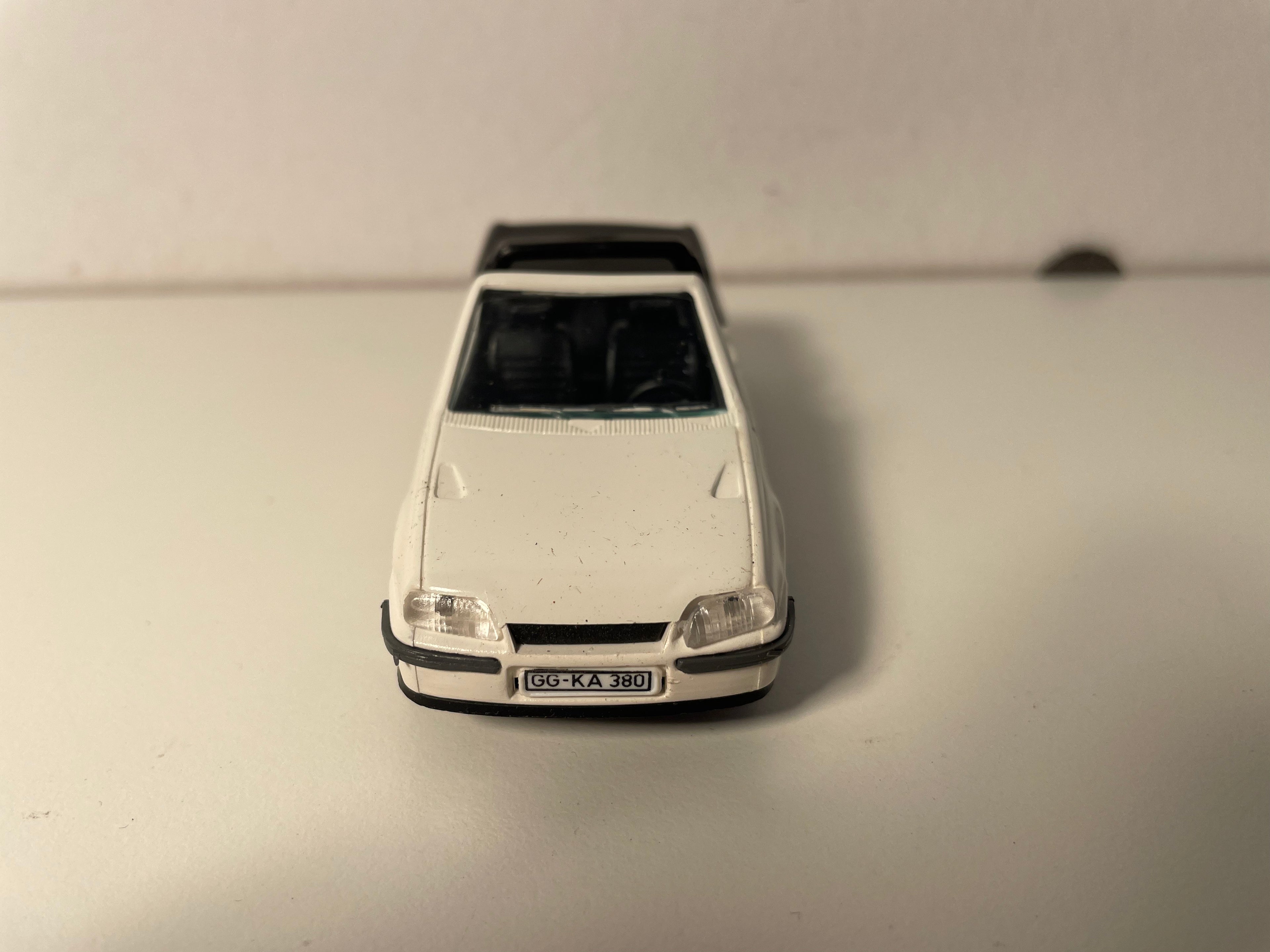 Opel Kadett GSI Cabrio blanche (blanc cassé) - collection GAMA mini référence 1135