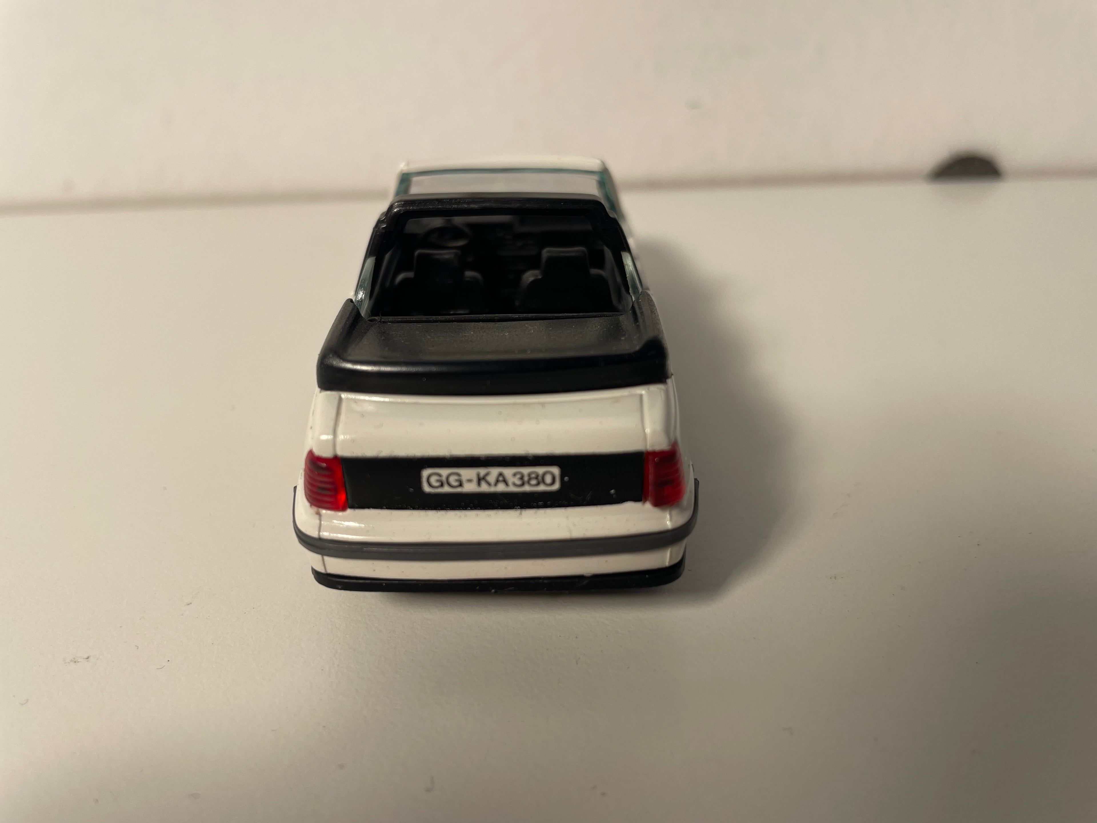 Opel Kadett GSI Cabrio blanche (blanc cassé) - collection GAMA mini référence 1135