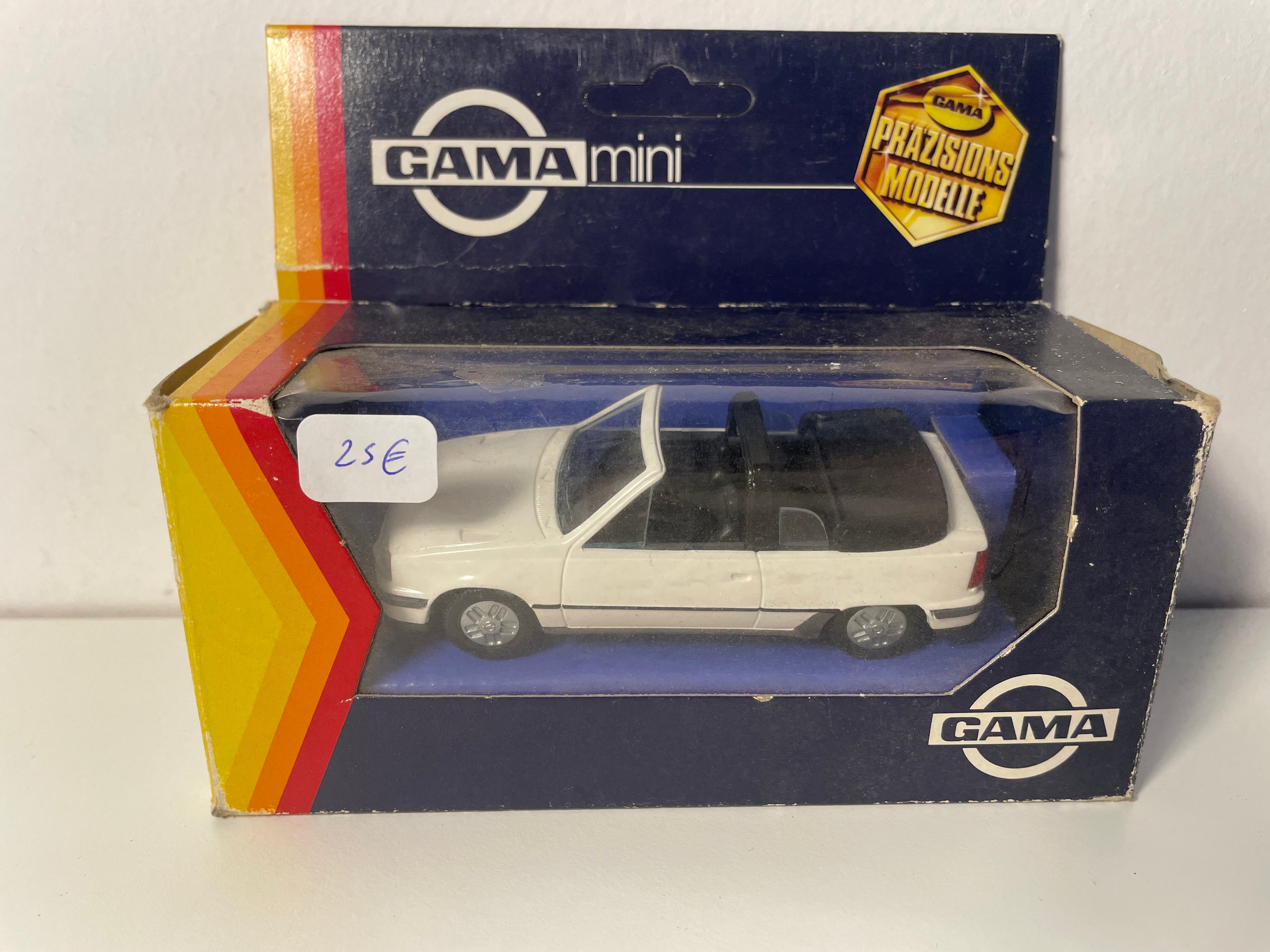 Opel Kadett GSI Cabrio blanche (blanc cassé) - collection GAMA mini référence 1135