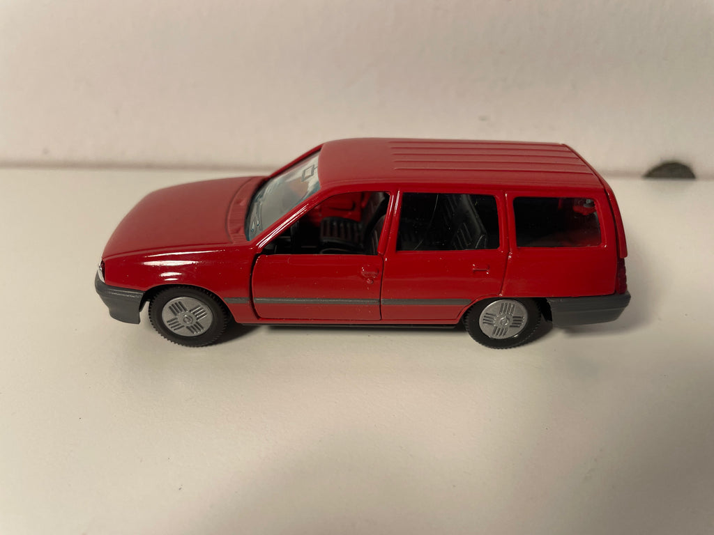 Opel Kadett GL Caravan rouge foncé/marron? - collection GAMA mini référence 1199