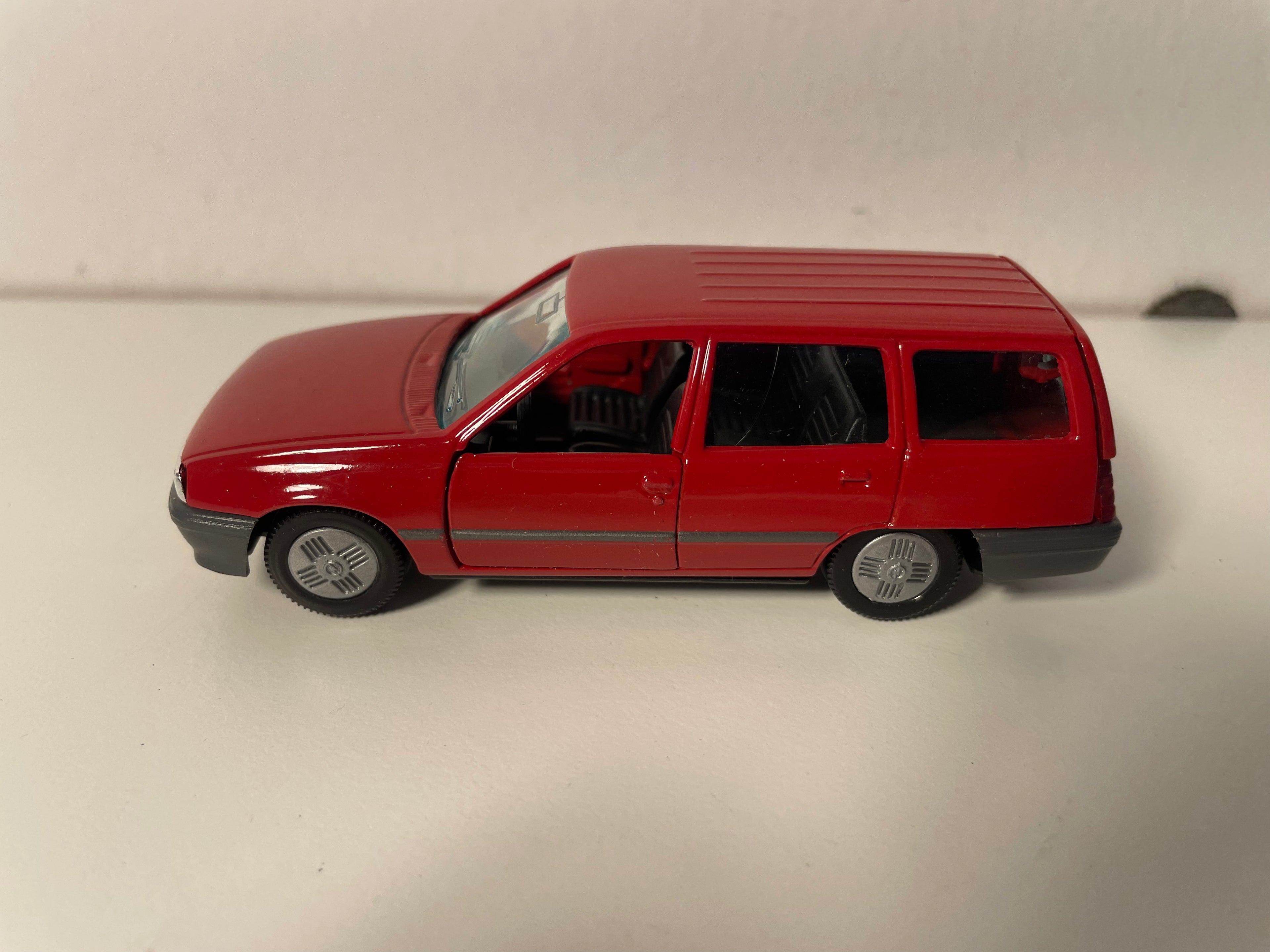 Opel Kadett GL Caravan rouge foncé/marron? - collection GAMA mini référence 1199