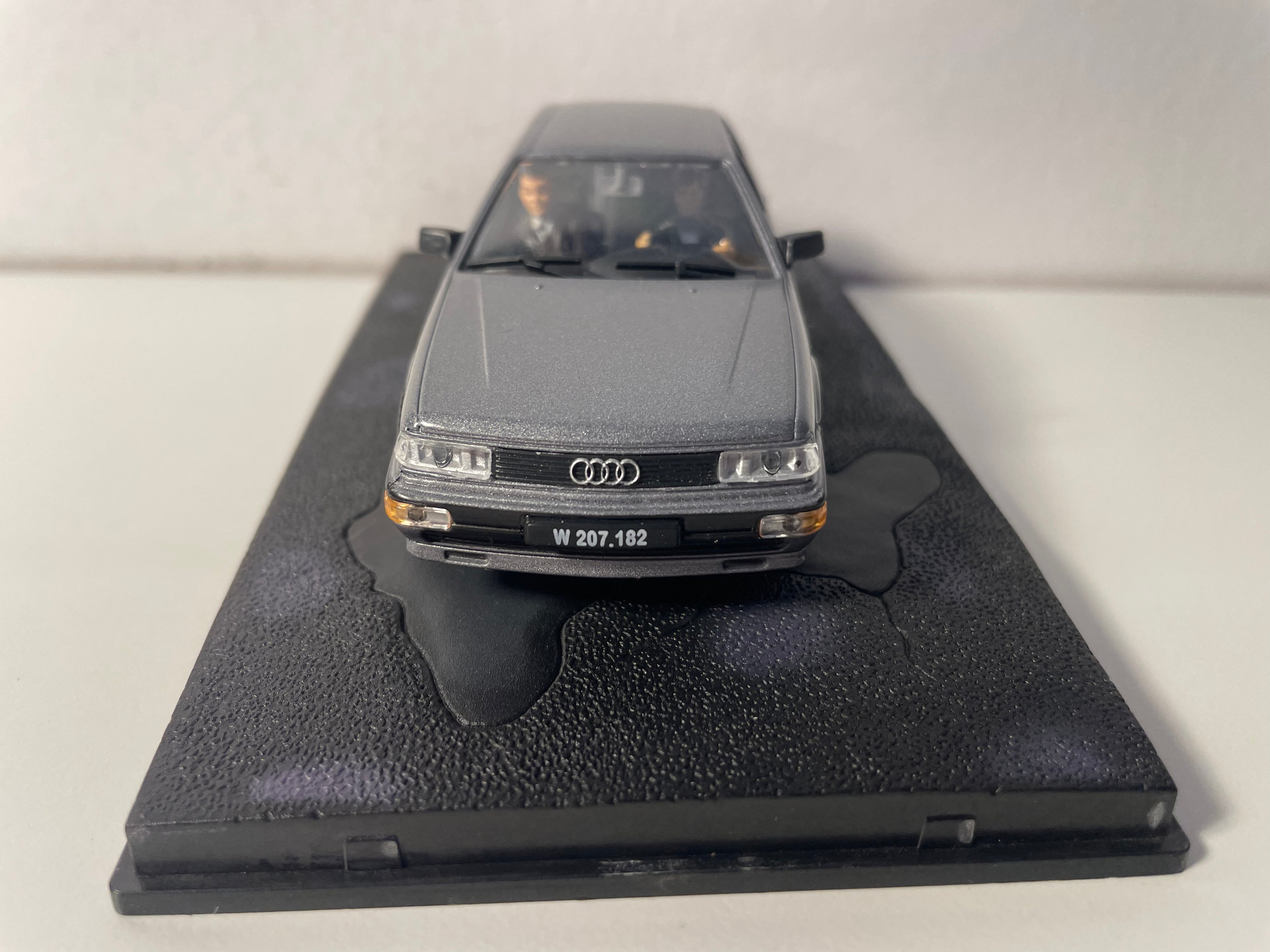 Audi 200 Quattro dunkeleg gréis - JAMES BOND - MURD NIT SPIELEN (The living daylights)