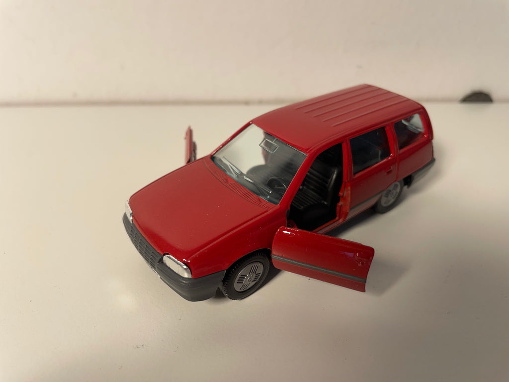 Opel Kadett GL Caravan rouge foncé/marron? - collection GAMA mini référence 1199
