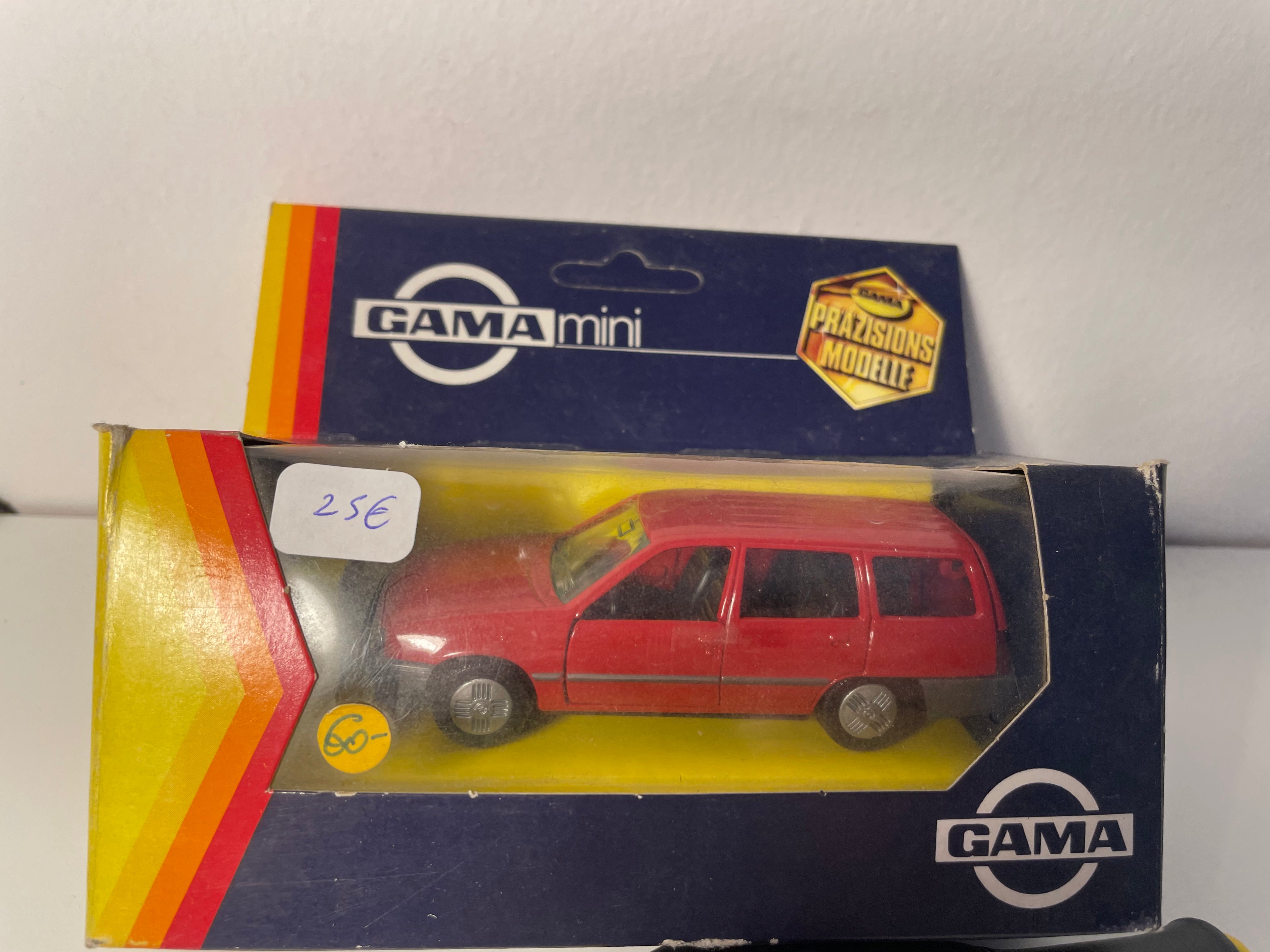 Opel Kadett GL Caravan rouge foncé/marron? - collection GAMA mini référence 1199