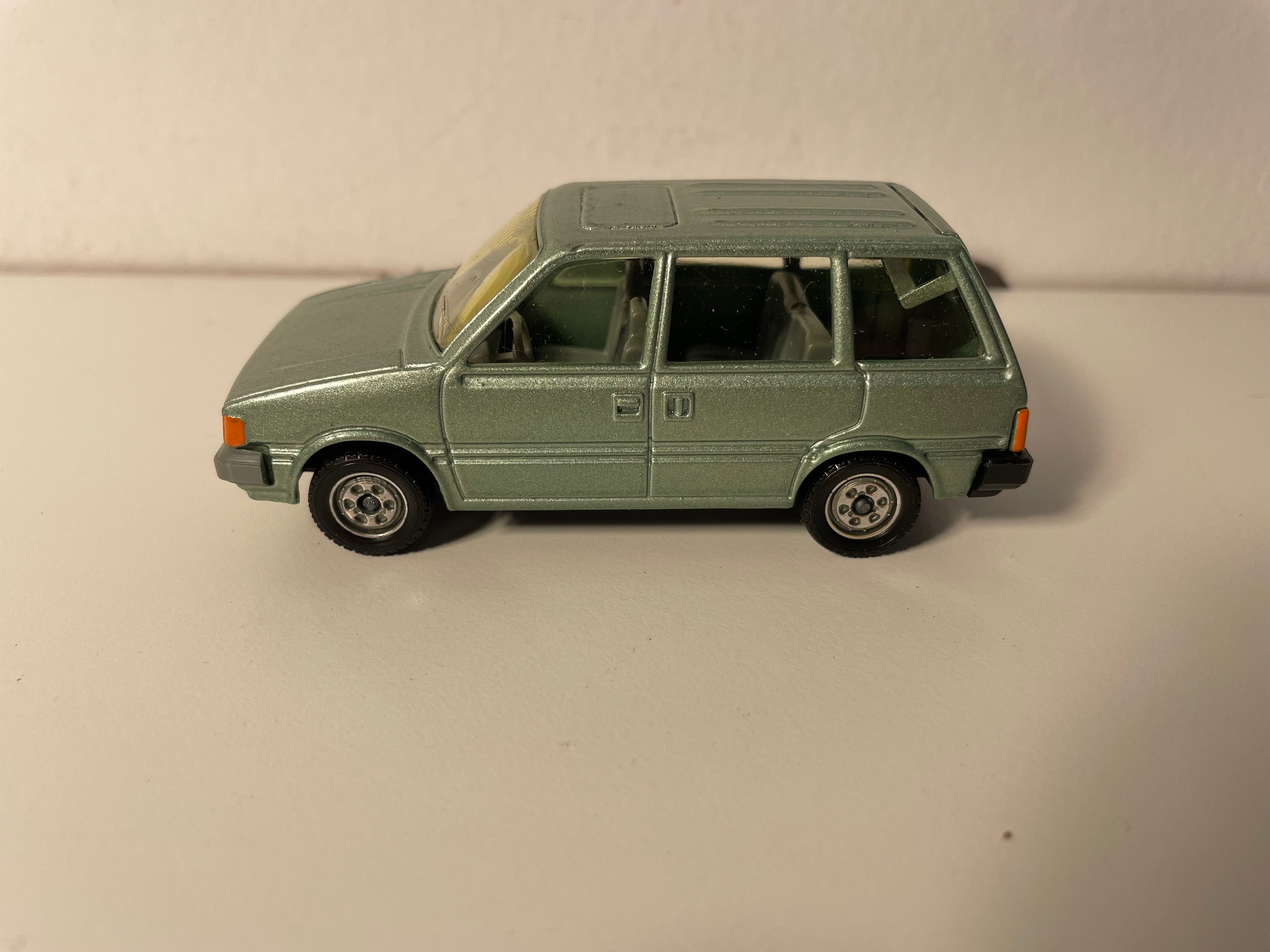 Nissan Prairie Green - Solido reference 1341 (MISSING rear windshield)