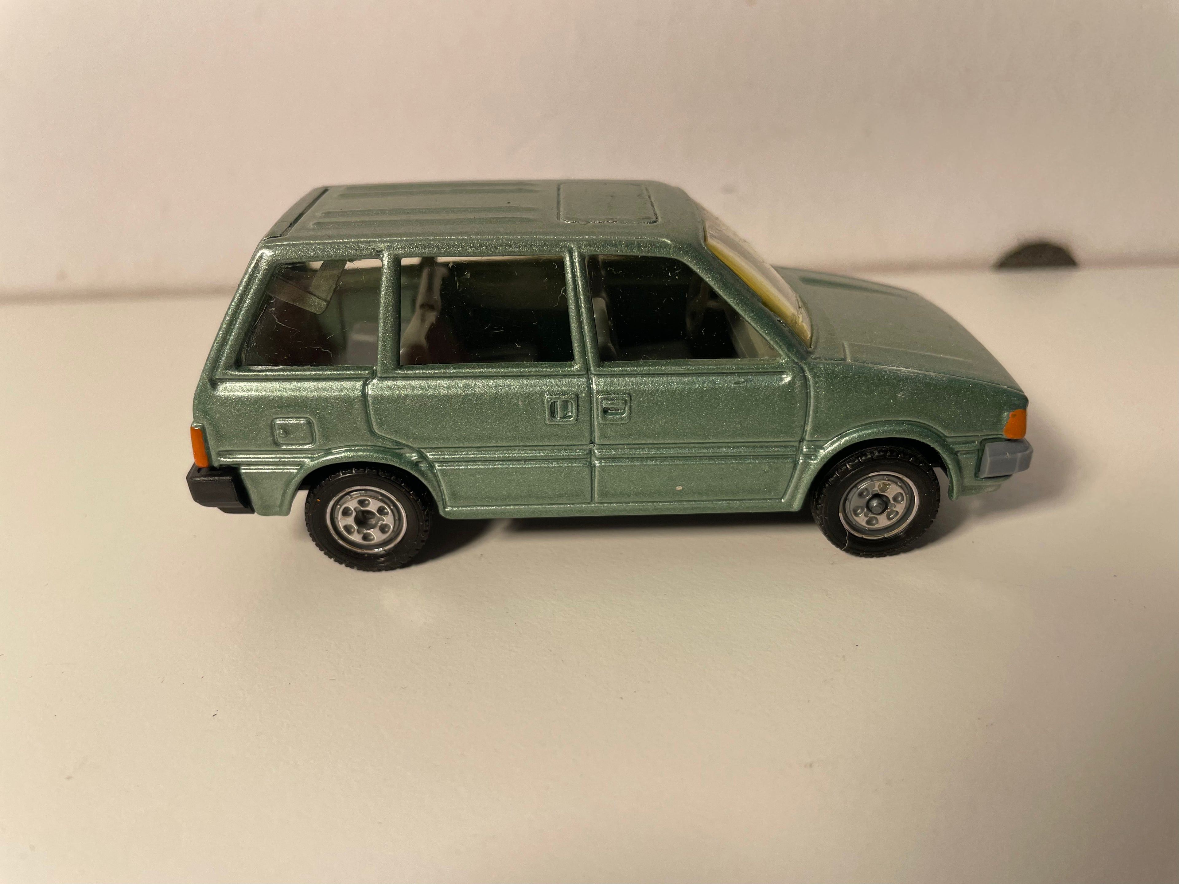 Nissan Prairie Green - Solido reference 1341 (MISSING rear windshield)