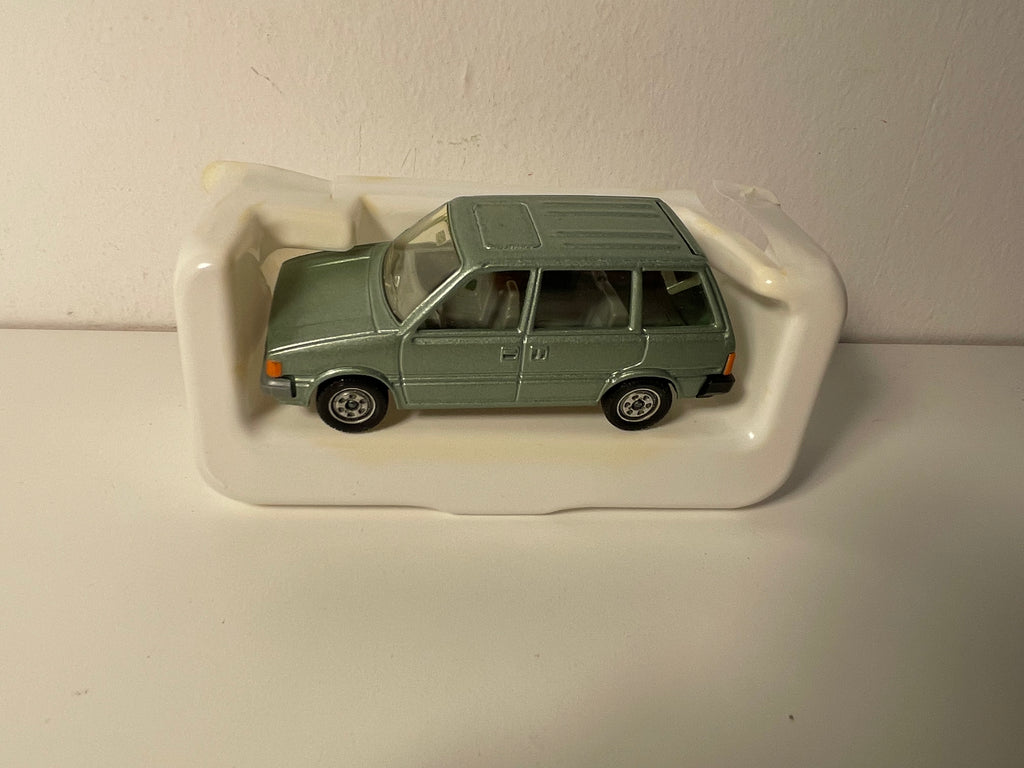 Nissan Prairie Green - Solido reference 1341 (MISSING rear windshield)