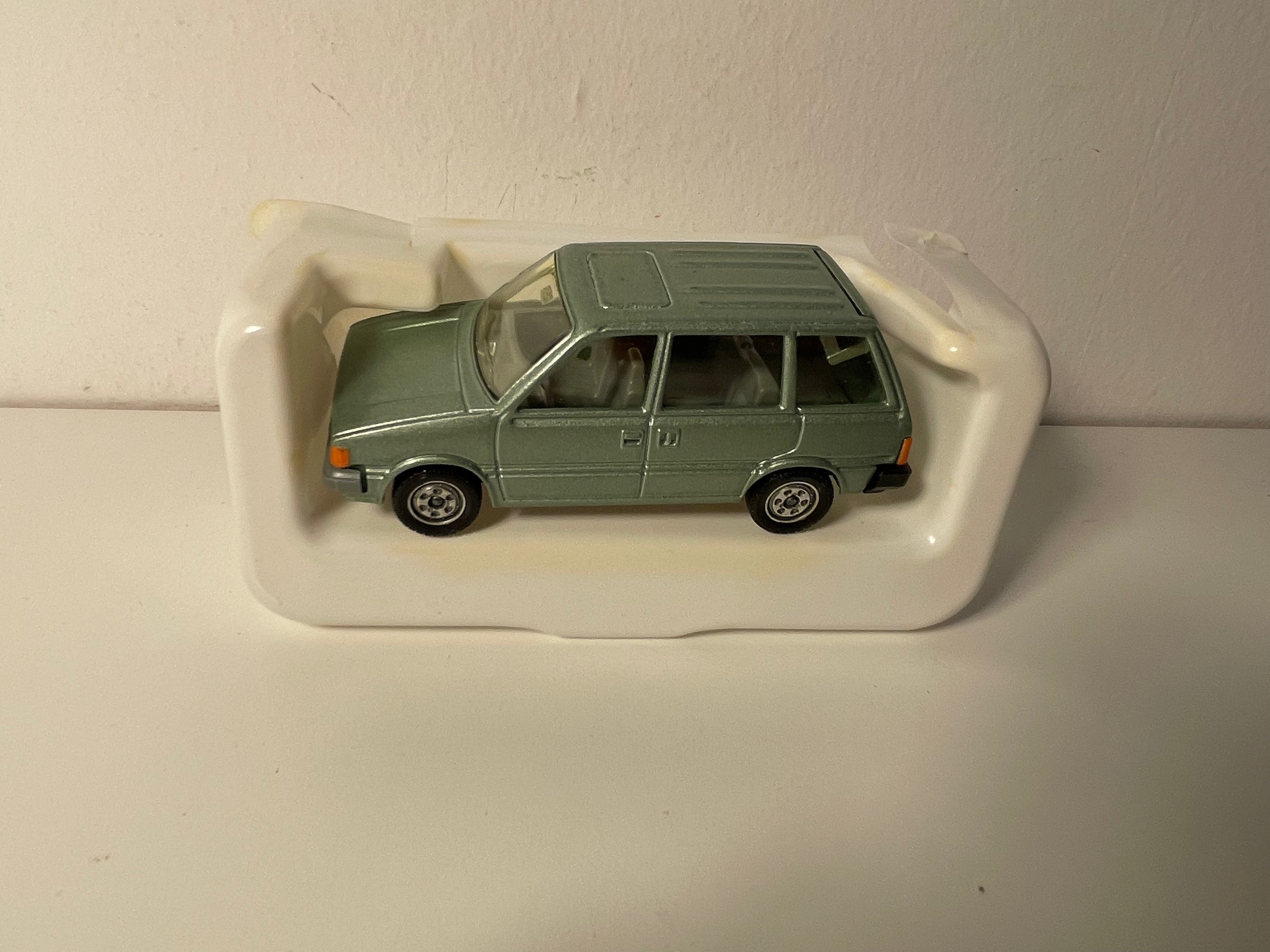 Nissan Prairie Green - Solido reference 1341 (MISSING rear windshield)