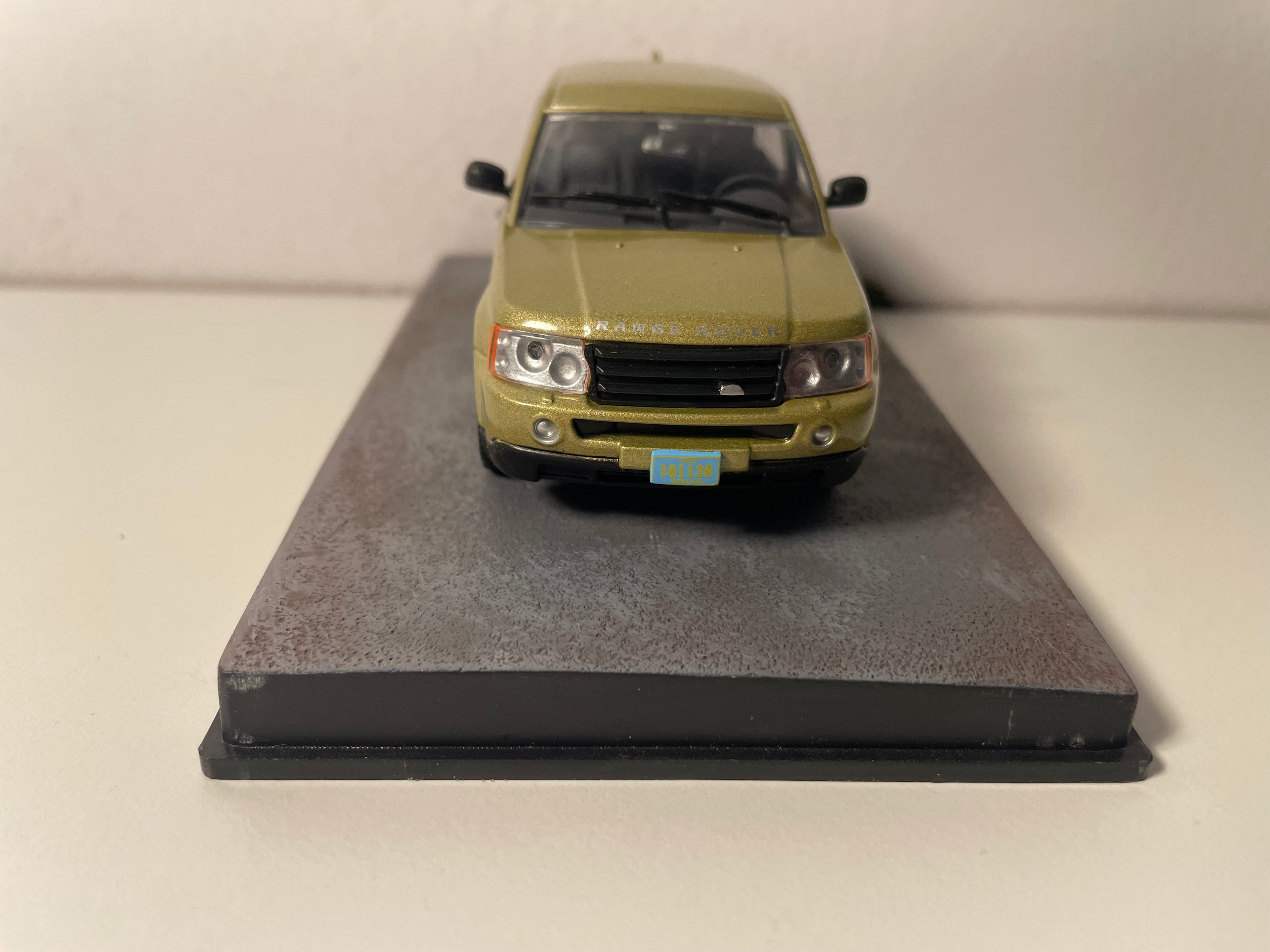 Range Rover Sport verde? - JAMES BOND - CASINO ROYALE