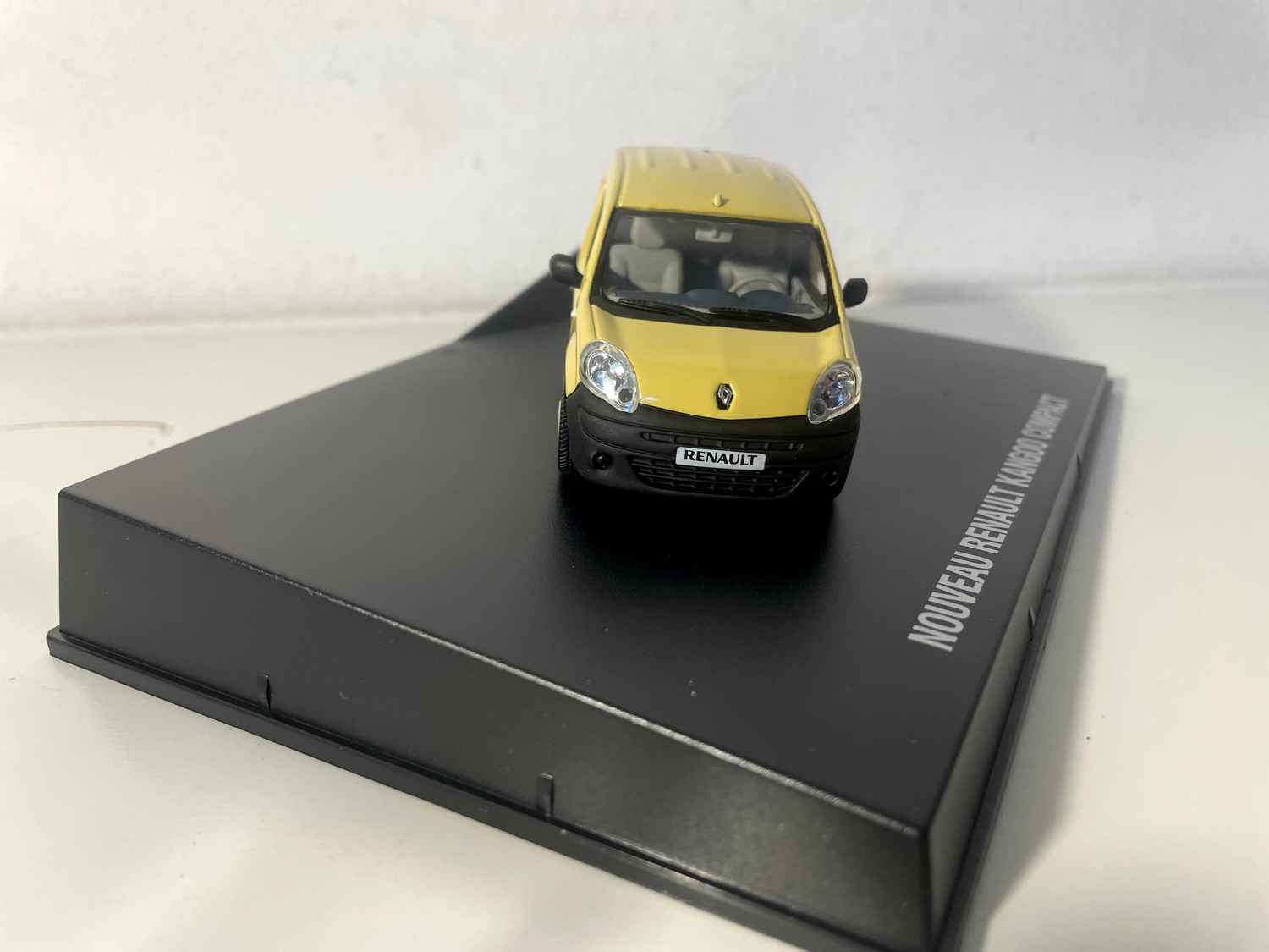 Renault Kangoo compact jaune (coffret boite rectangle)