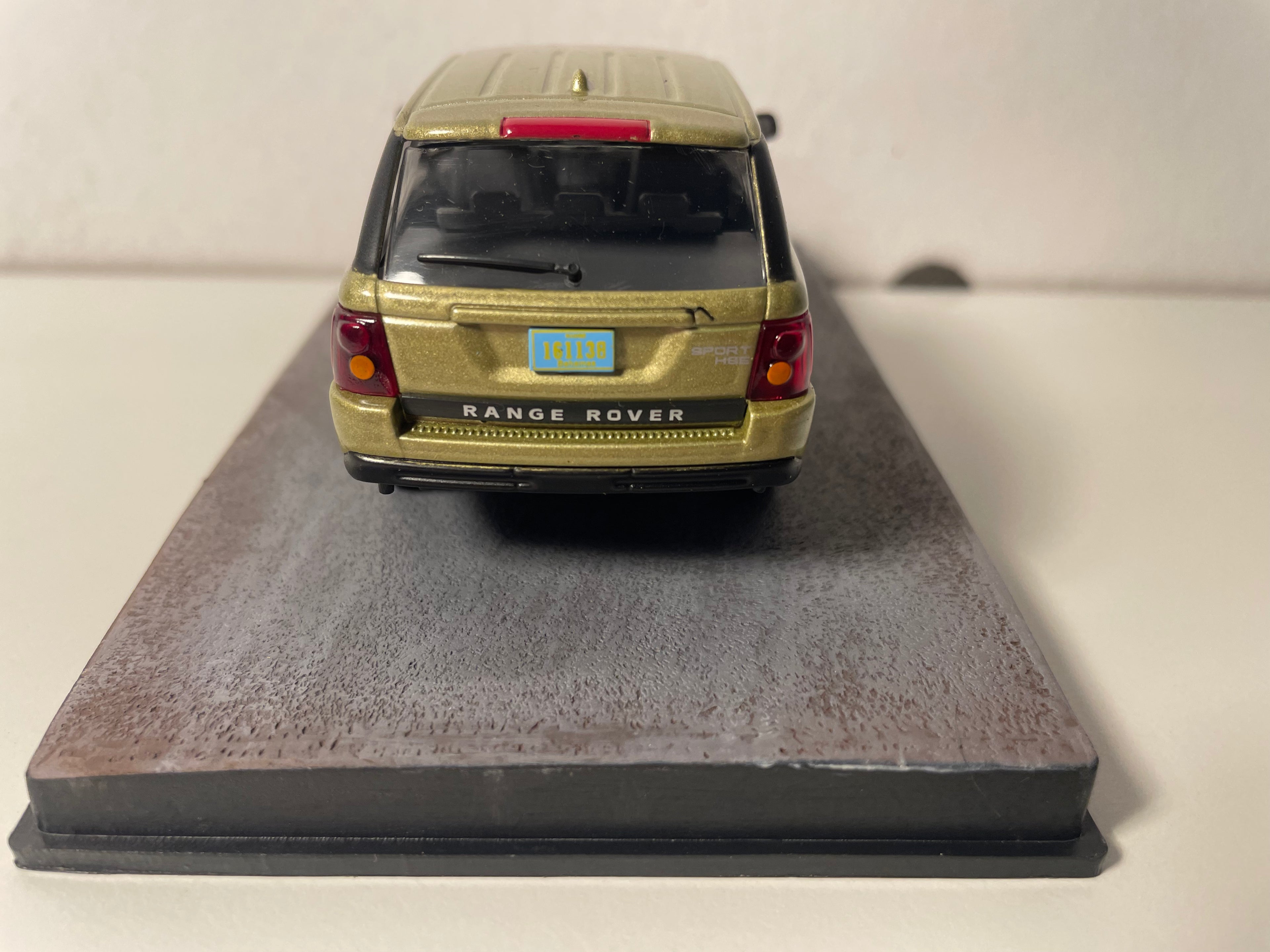 Range Rover Sport verde? - JAMES BOND - CASINO ROYALE