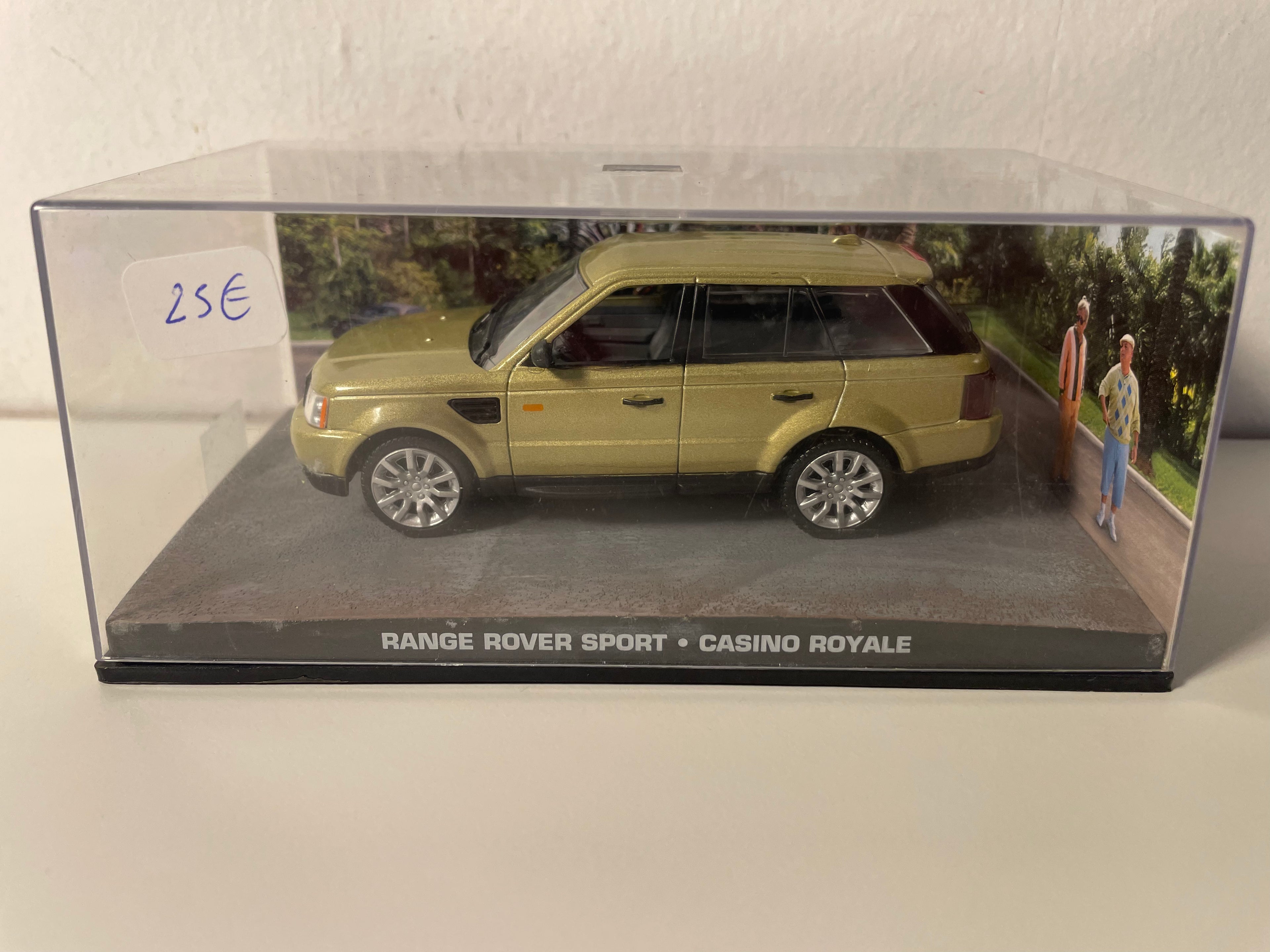 Range Rover Sport vert? - JAMES BOND - CASINO ROYALE