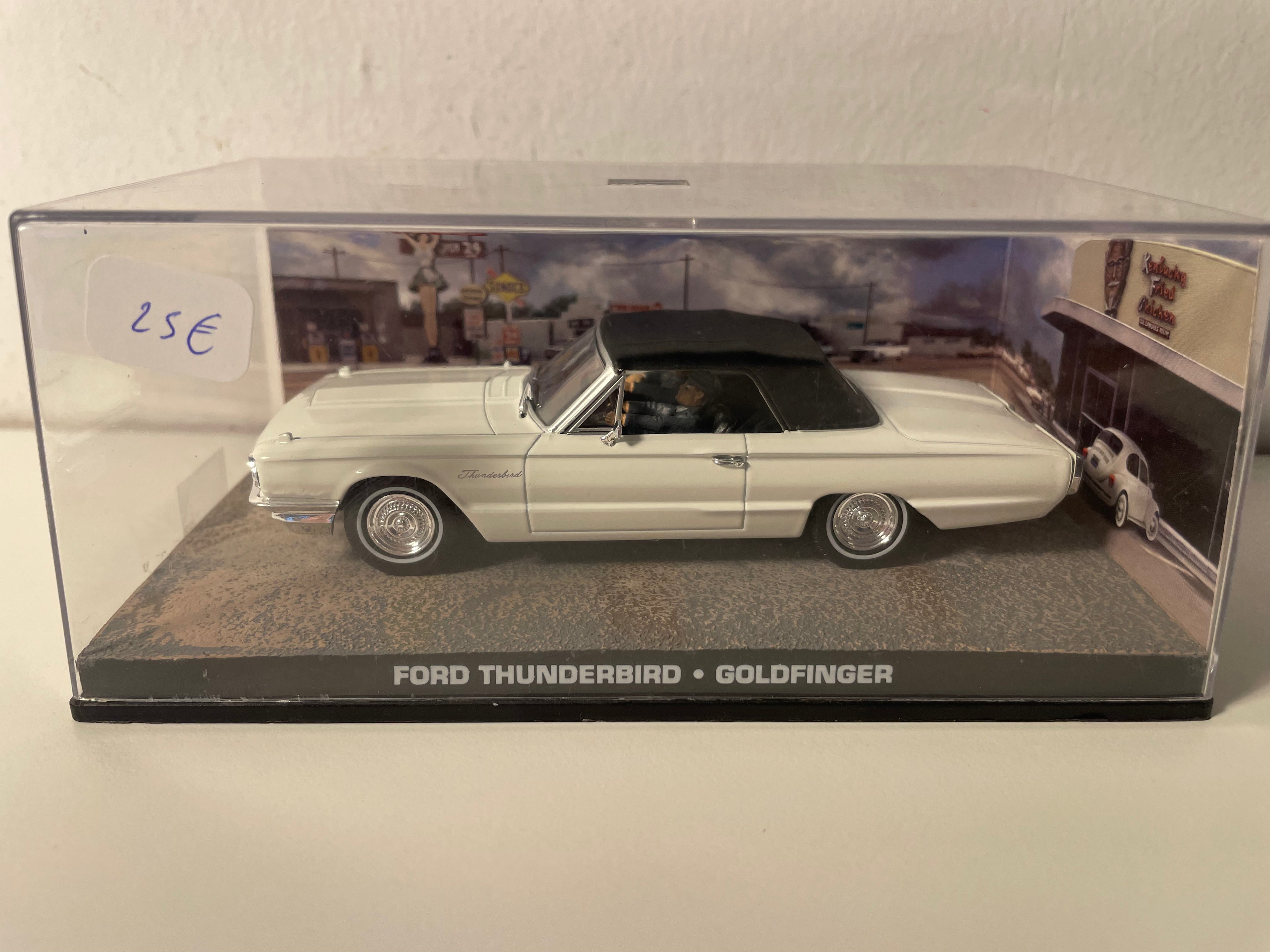 Weißer Ford Thunderbird mit schwarzem Dach - JAMES BOND - GOLDFINGER
