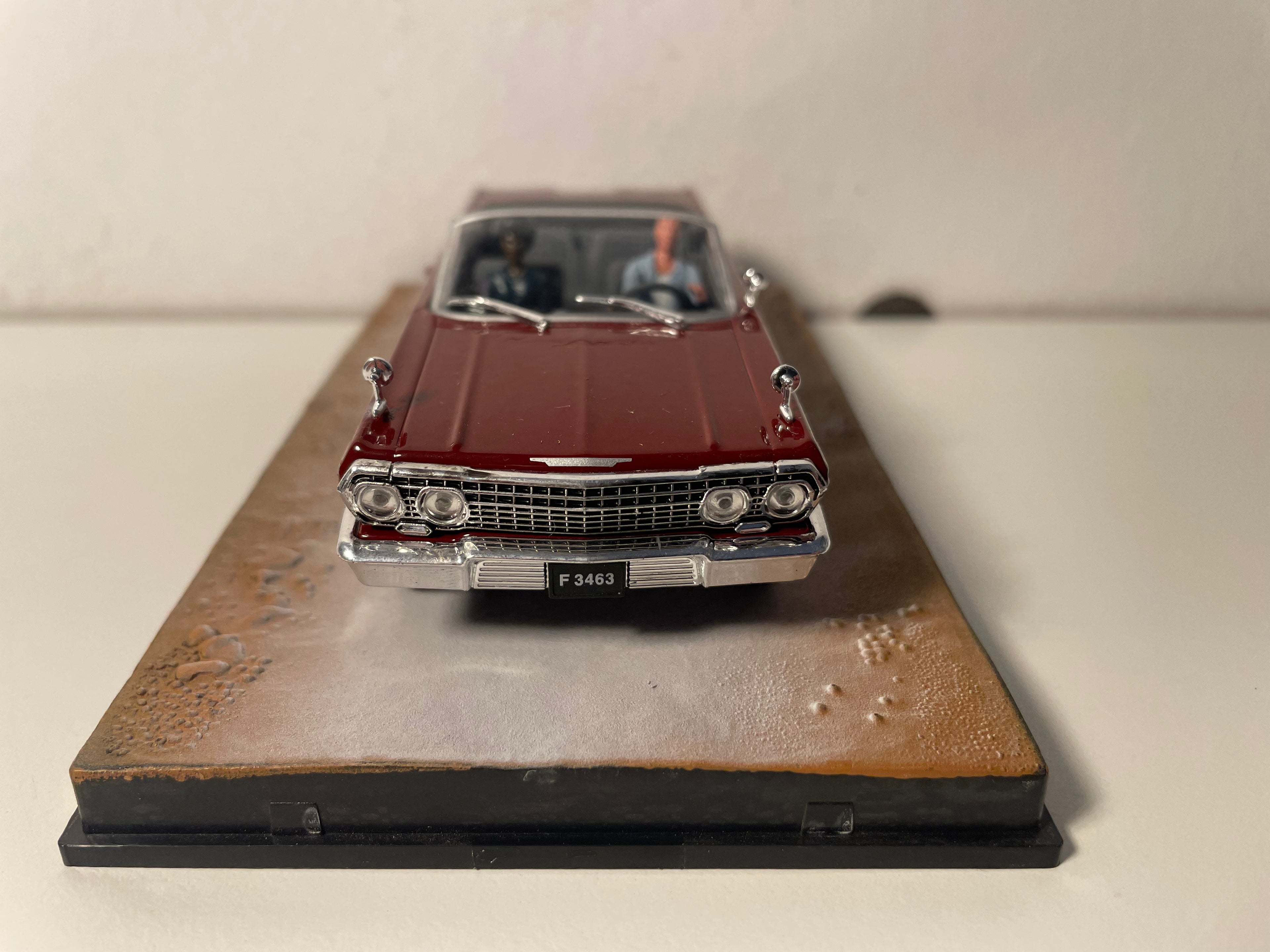 Chevrolet Impala color Borgogna - JAMES BOND - VIVERE E LASCIA MORIRE