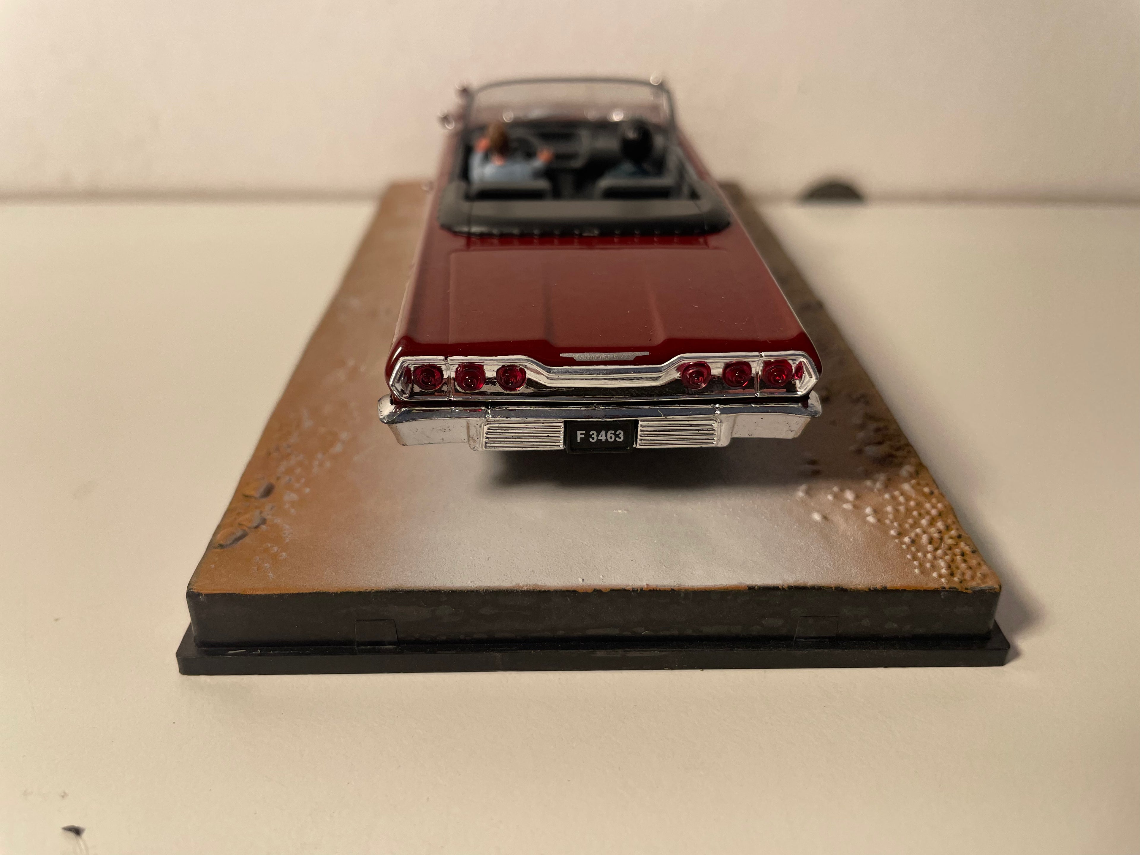 Chevrolet Impala color Borgogna - JAMES BOND - VIVERE E LASCIA MORIRE