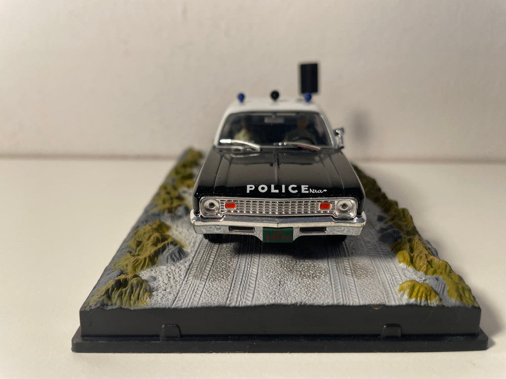 Chevrolet Nova blanche et noire - JAMES BOND - VIVRE ET LAISSER MOURIR (Live and let die)