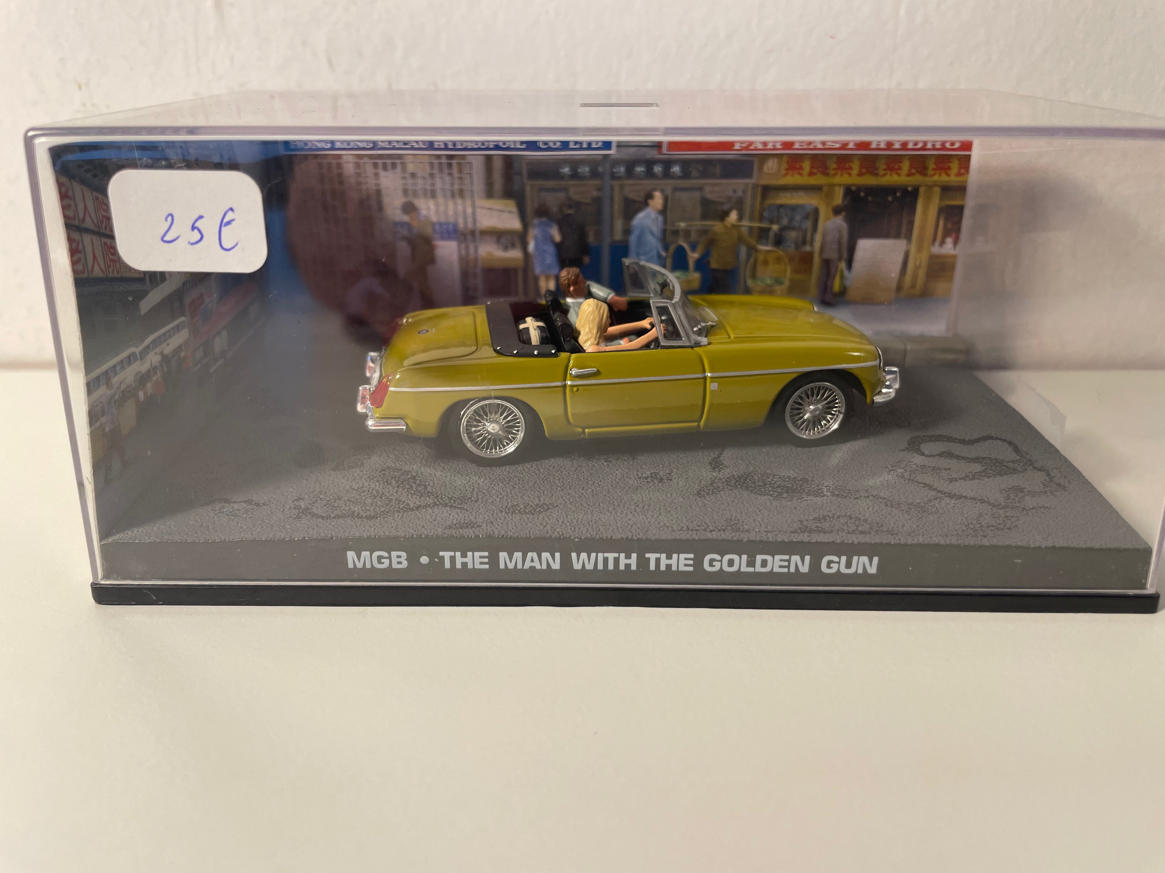 MGB marron?? - JAMES BOND - DE MANN MAT DEM GAOLDE PISTOLET (The man with the golden gun)