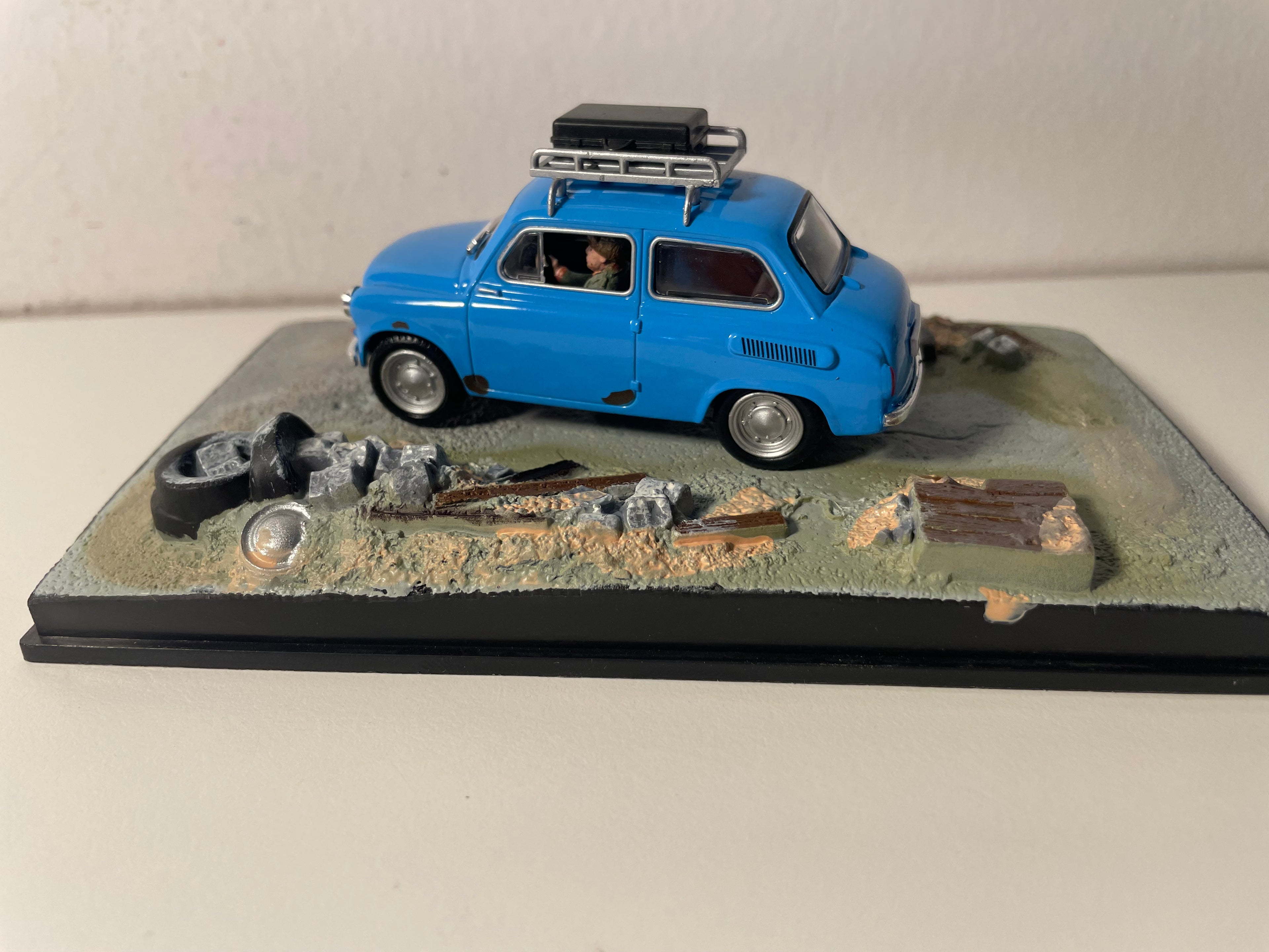 ZAZ-965A bleue - JAMES BOND - GOLDENEYE