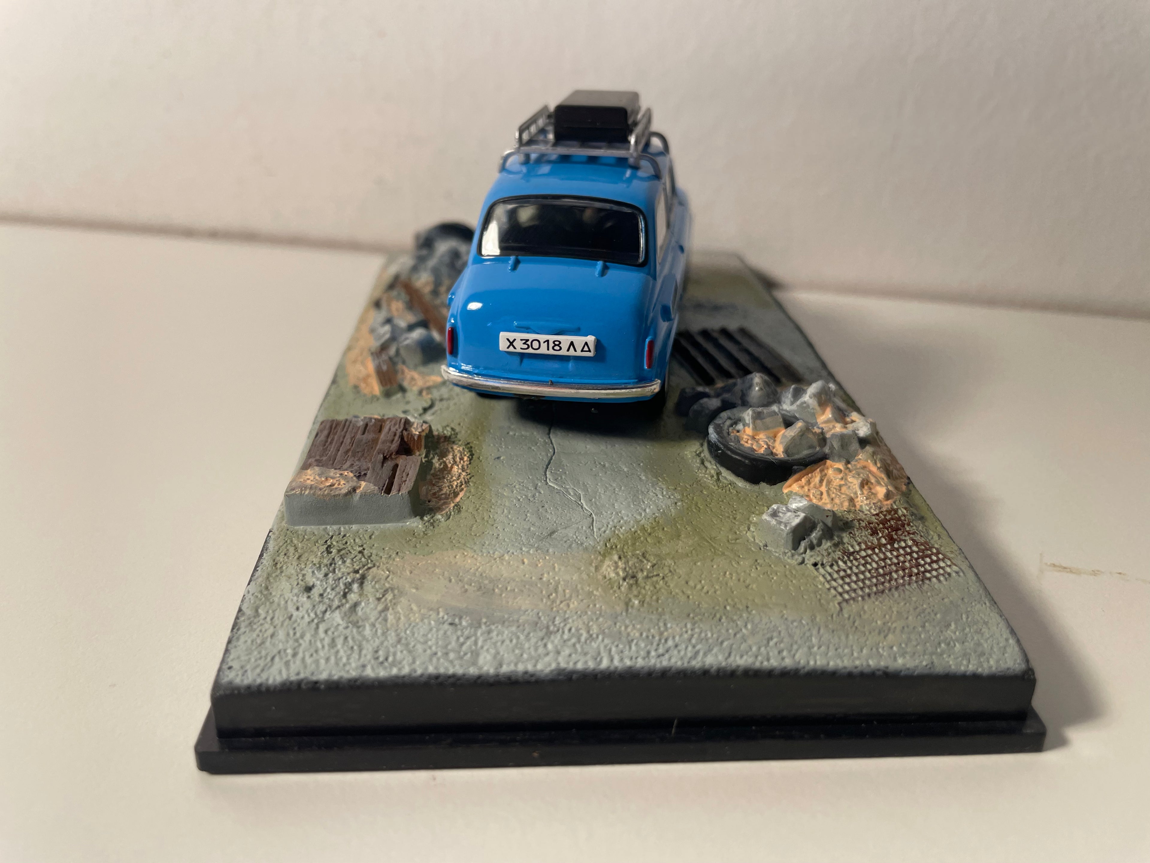 ZAZ-965A bleue - JAMES BOND - GOLDENEYE