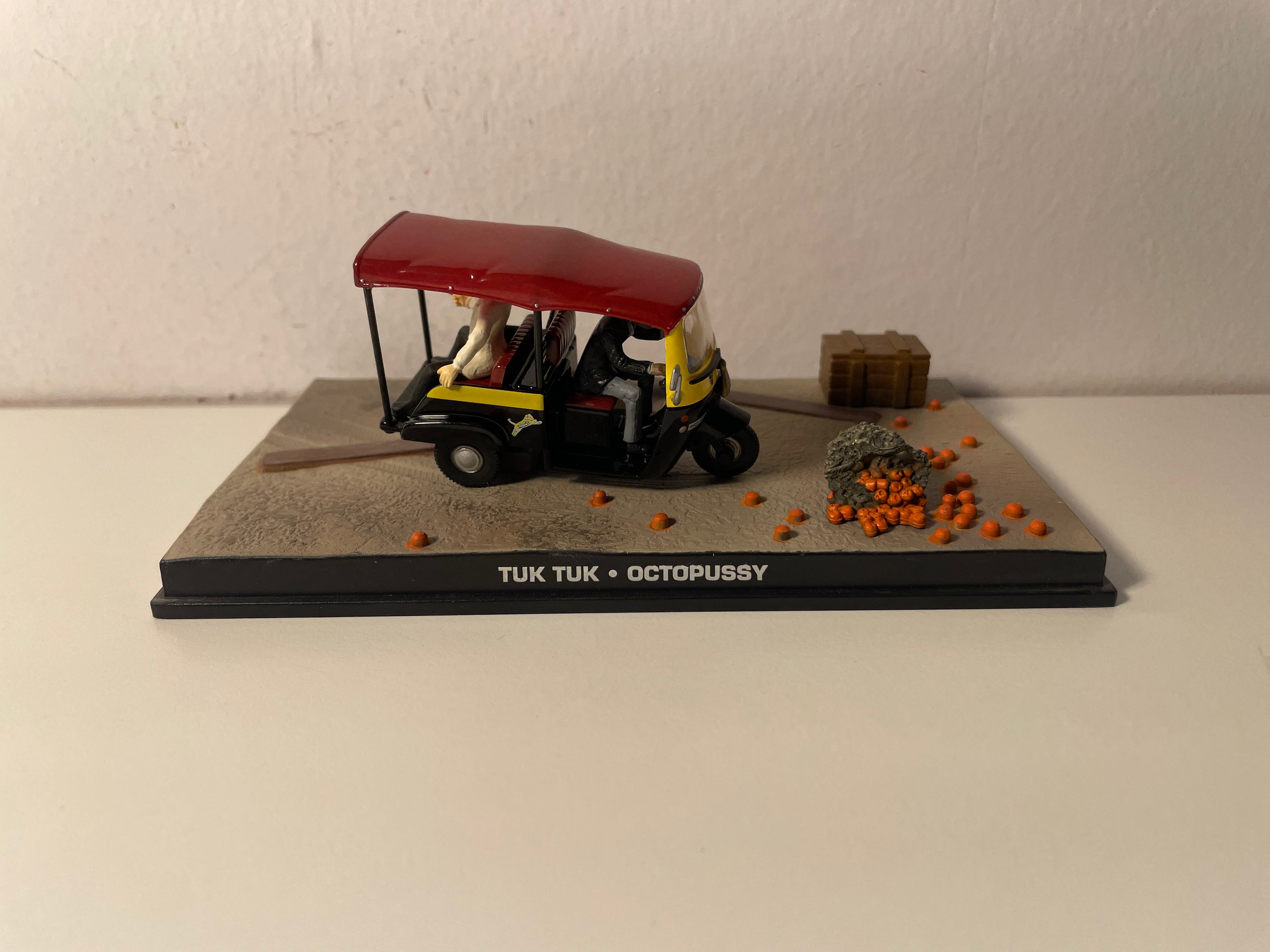 Tuk Tuk - JAMES BOND - OCTOPUSSY