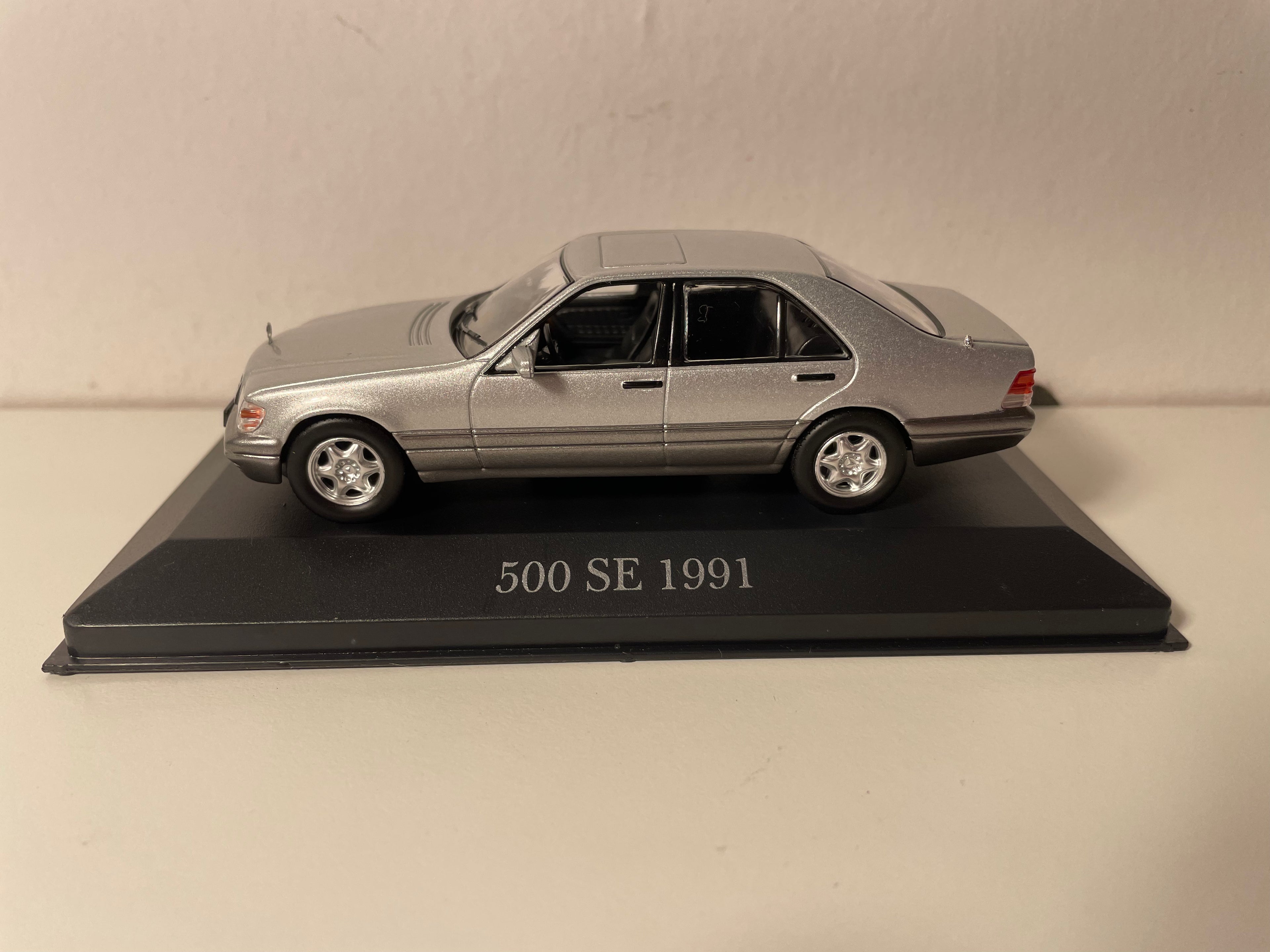 Mercedes 500 SE grigio del 1991