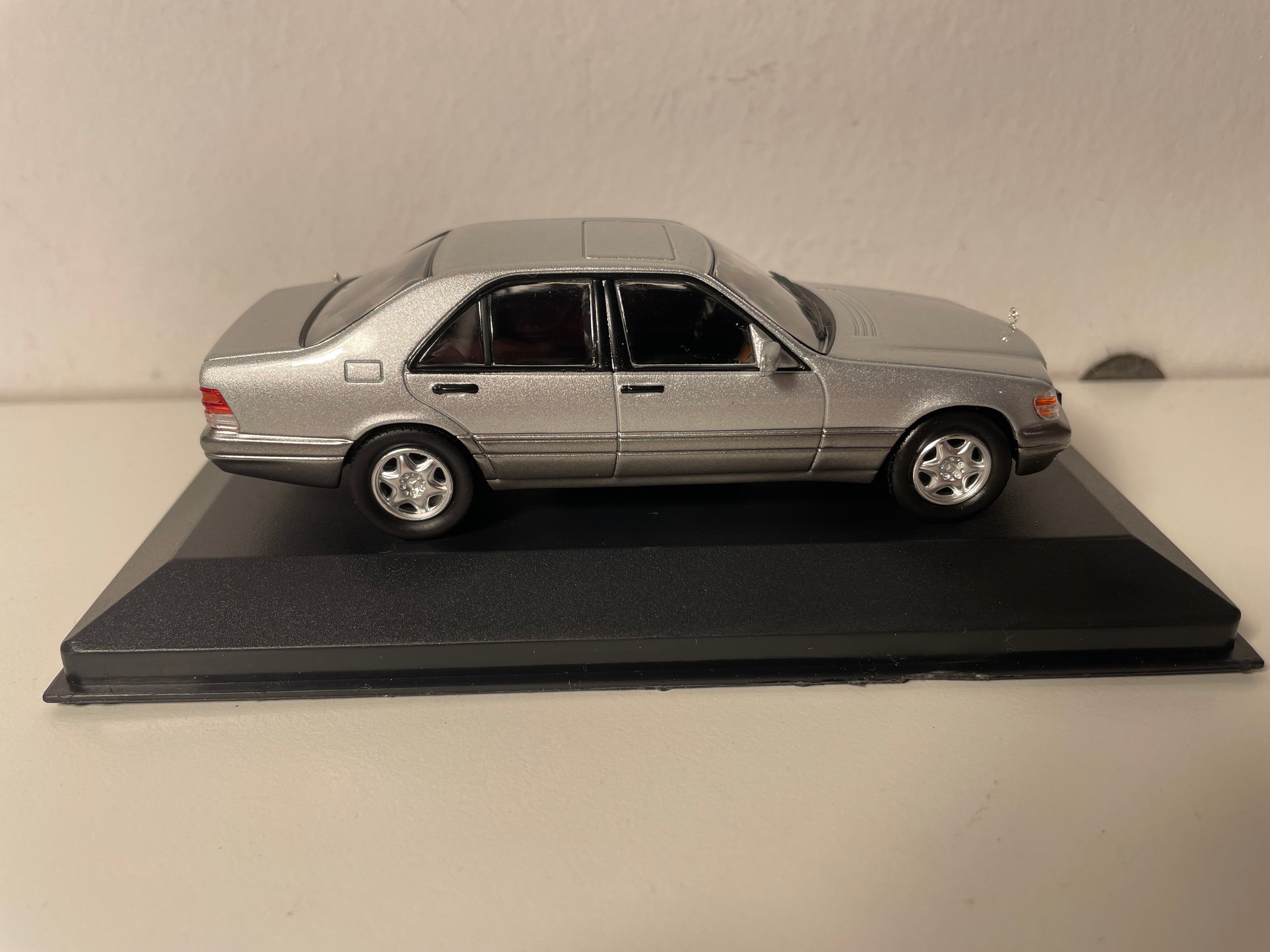 Mercedes 500 SE grigio del 1991