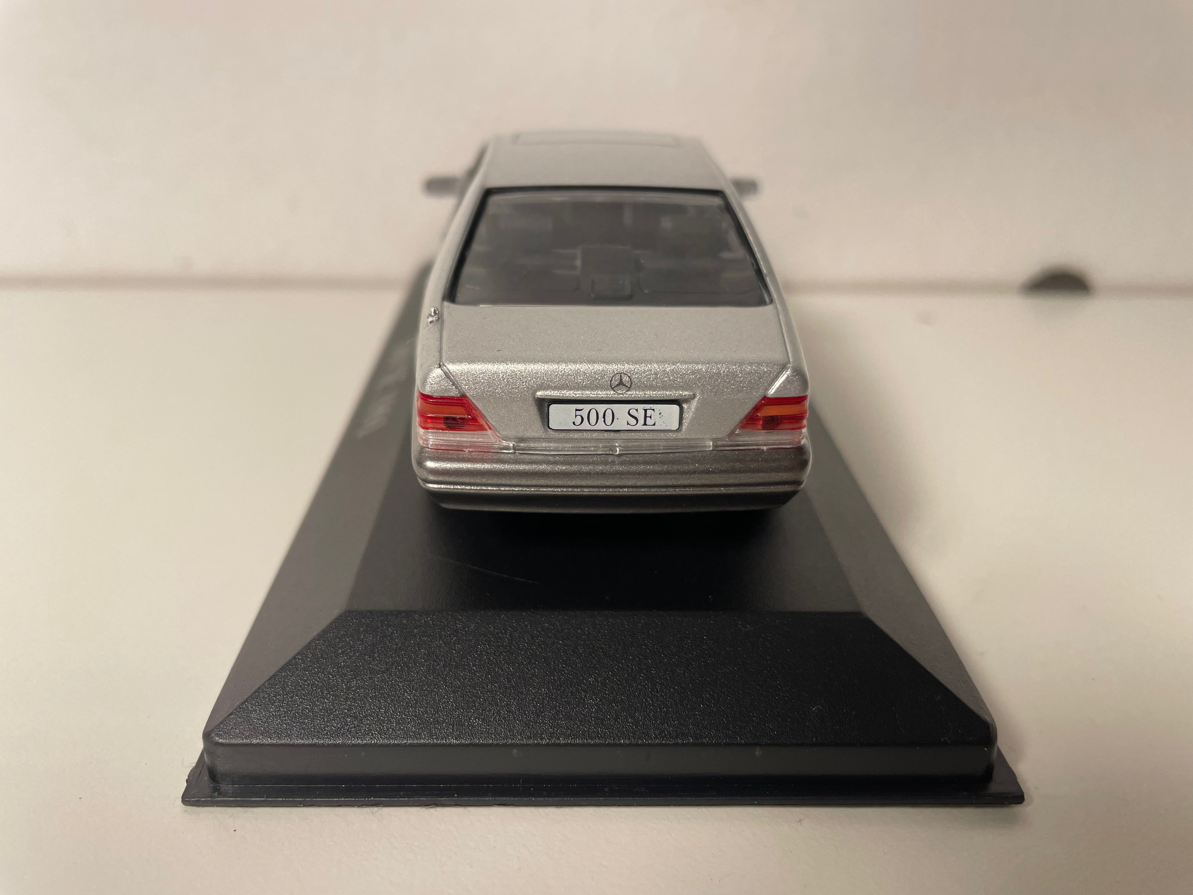 Mercedes 500 SE grigio del 1991