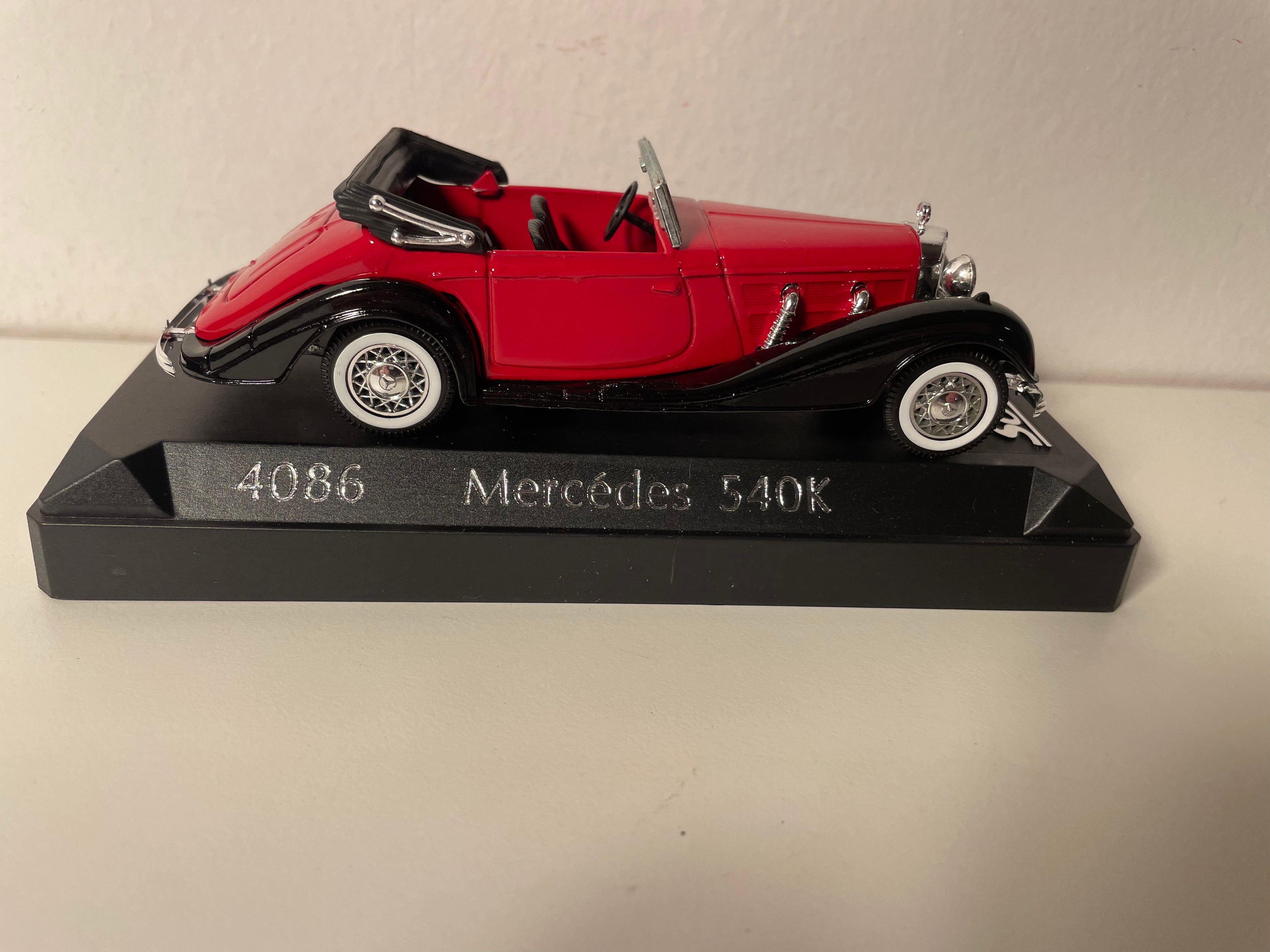 Mercedes 540K rosso e nero - Solido riferimento 4086