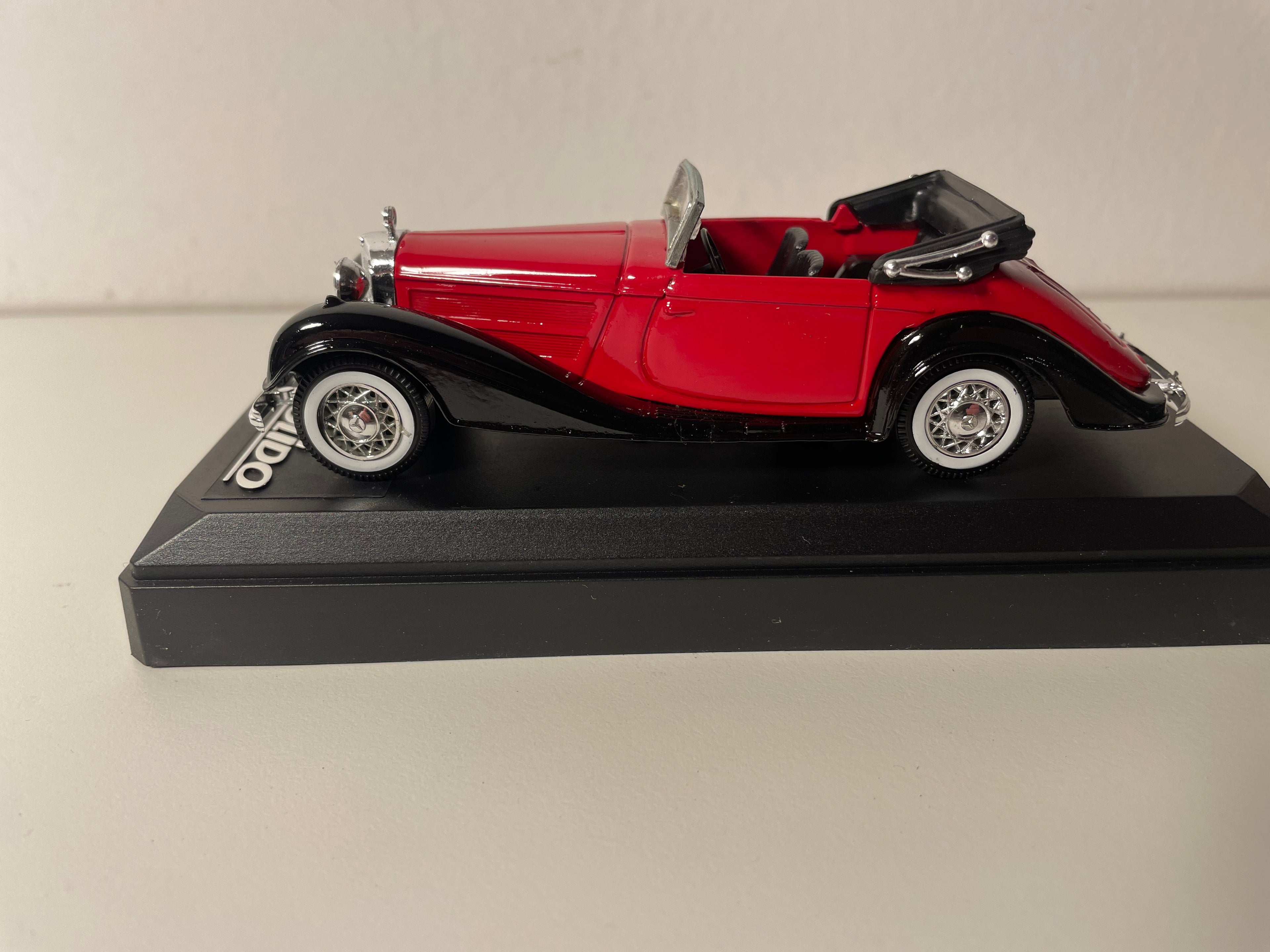 Mercedes 540K rosso e nero - Solido riferimento 4086