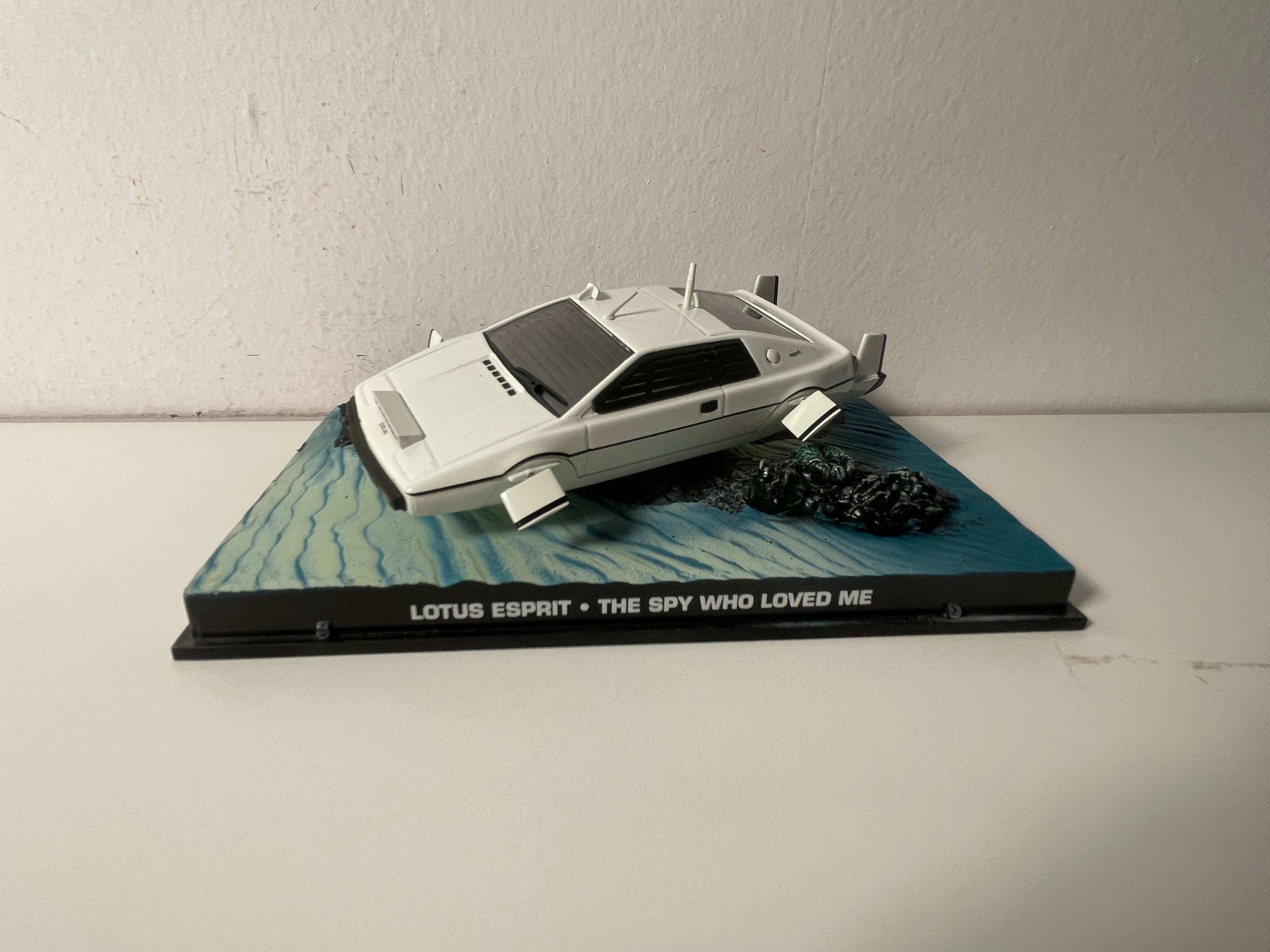 White Lotus Esprit - JAMES BOND - THE SPY WHO LOVED ME
