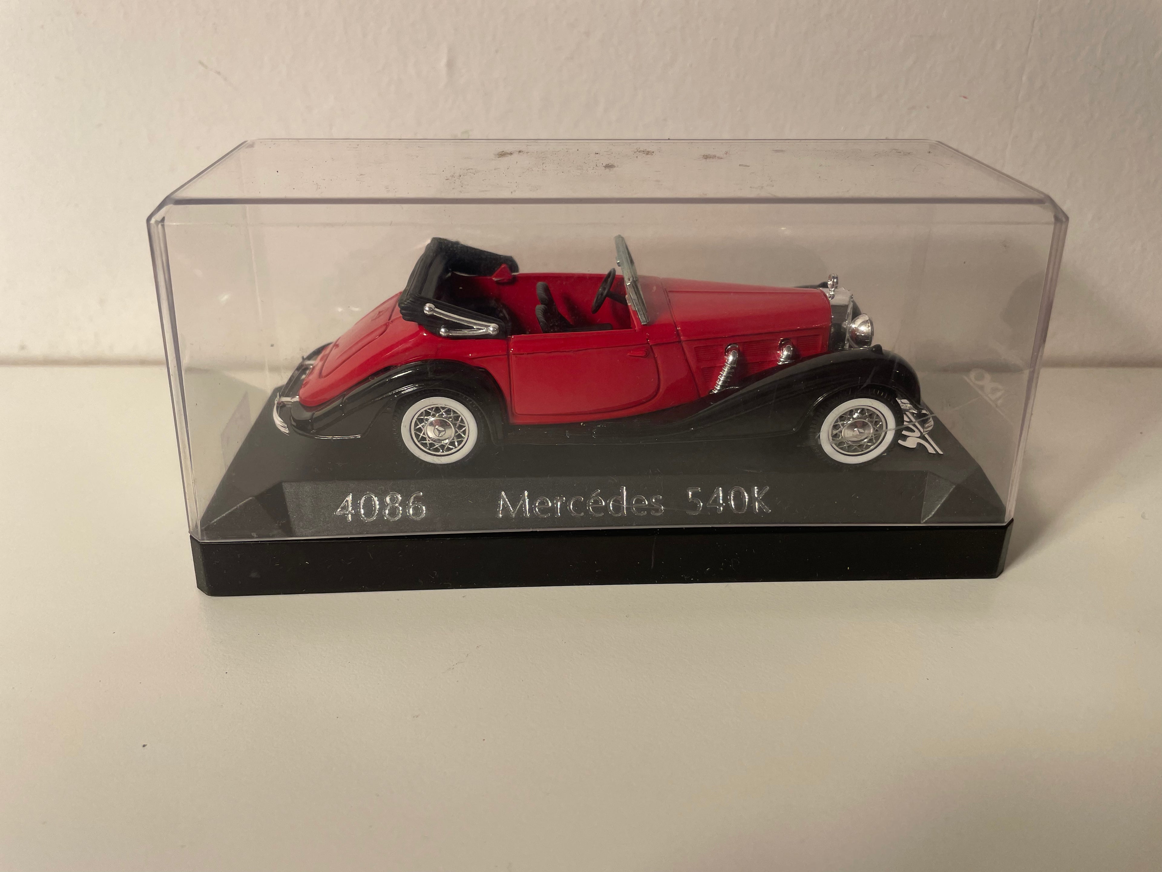 Mercedes 540K rosso e nero - Solido riferimento 4086