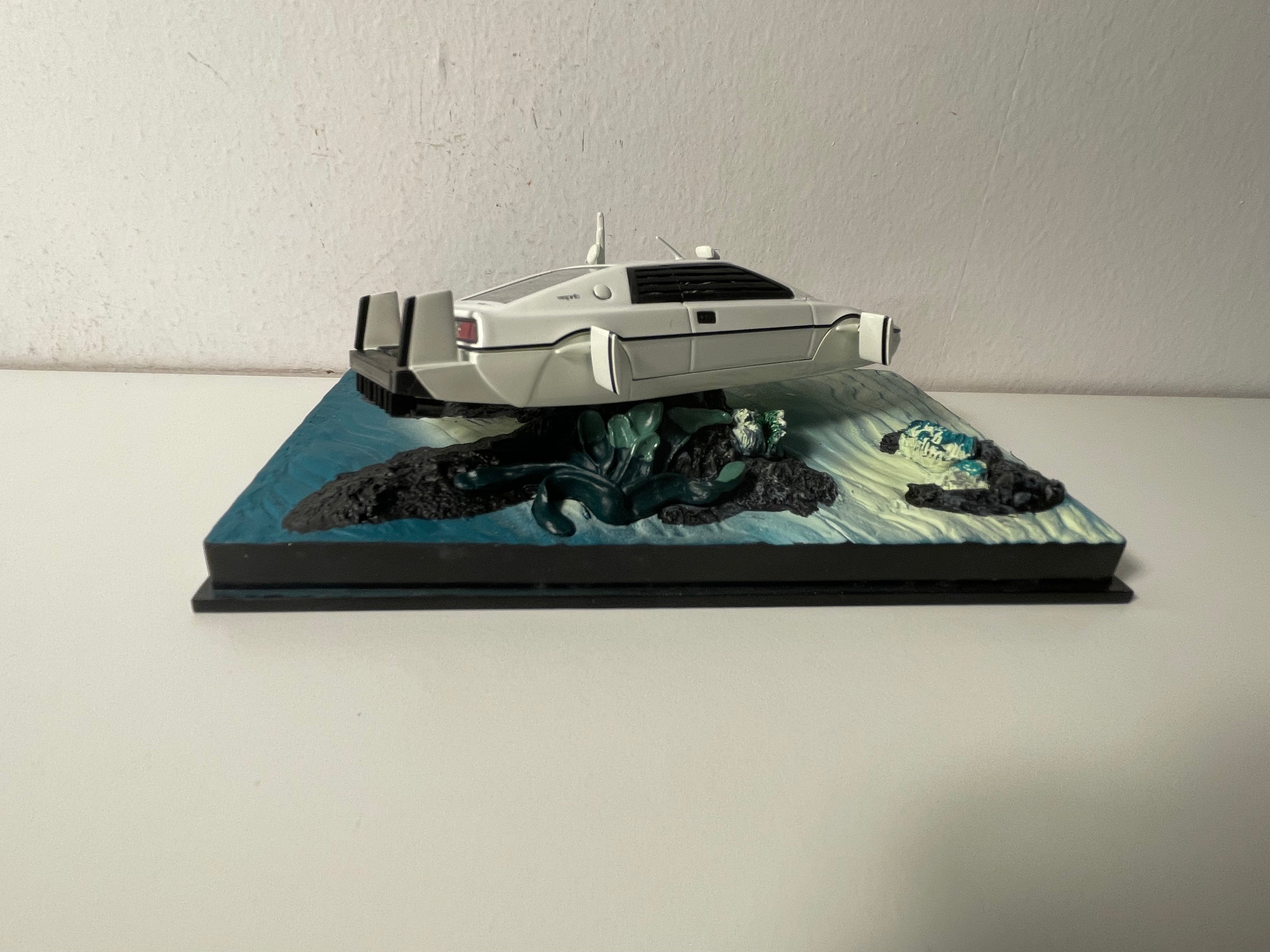 White Lotus Esprit - JAMES BOND - THE SPY WHO LOVED ME