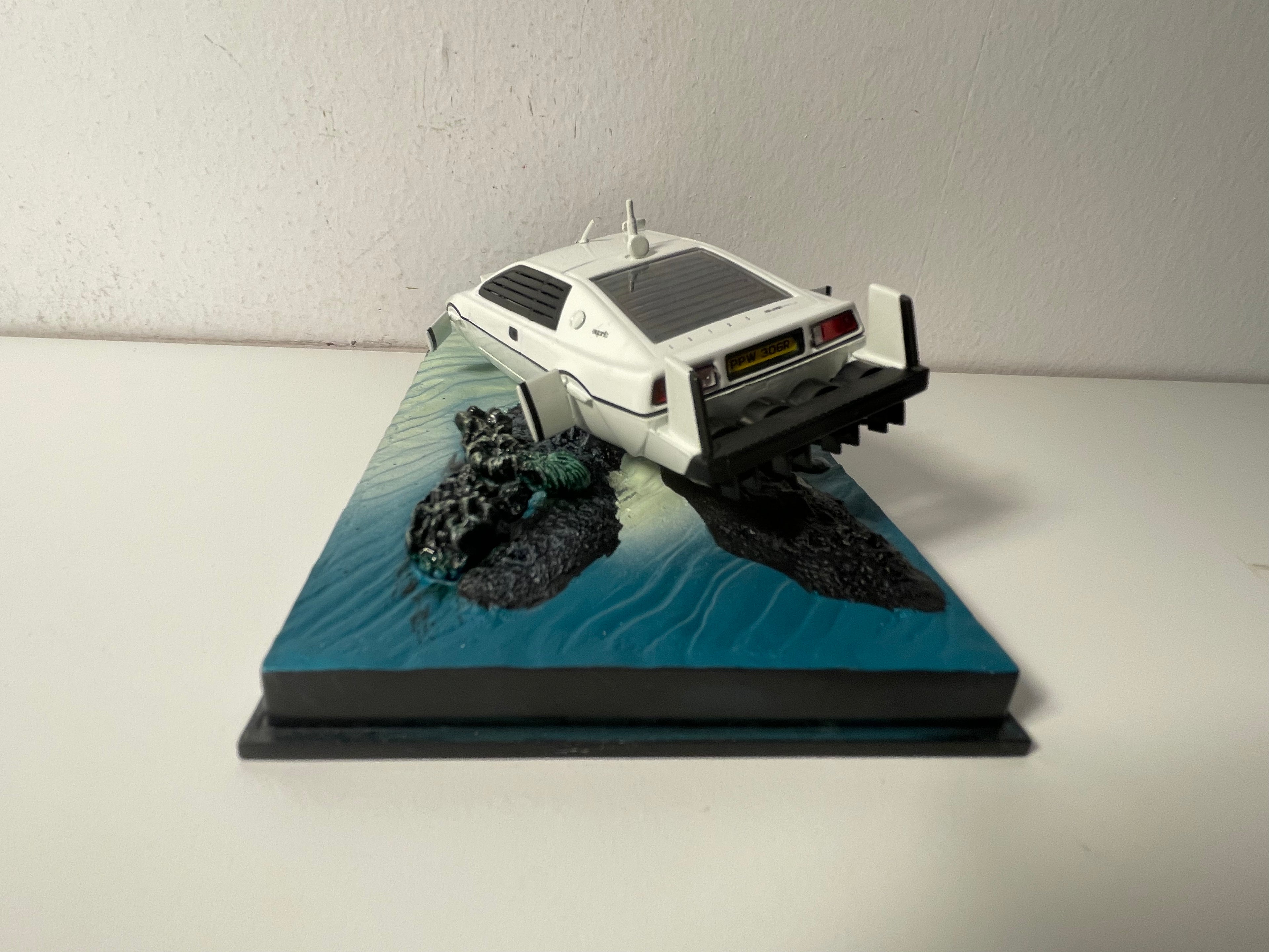 White Lotus Esprit - JAMES BOND - THE SPY WHO LOVED ME