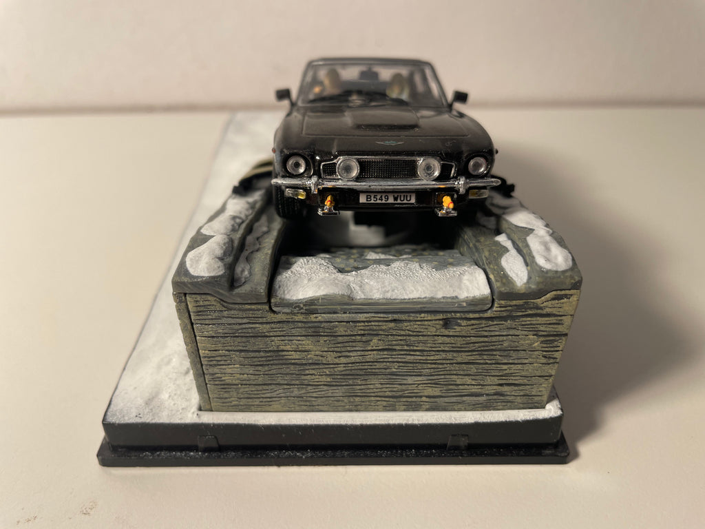 Aston Martin V8 Vantage schwaarz - JAMES BOND - MIERKEN NET SPIEL (The Living Daylights)
