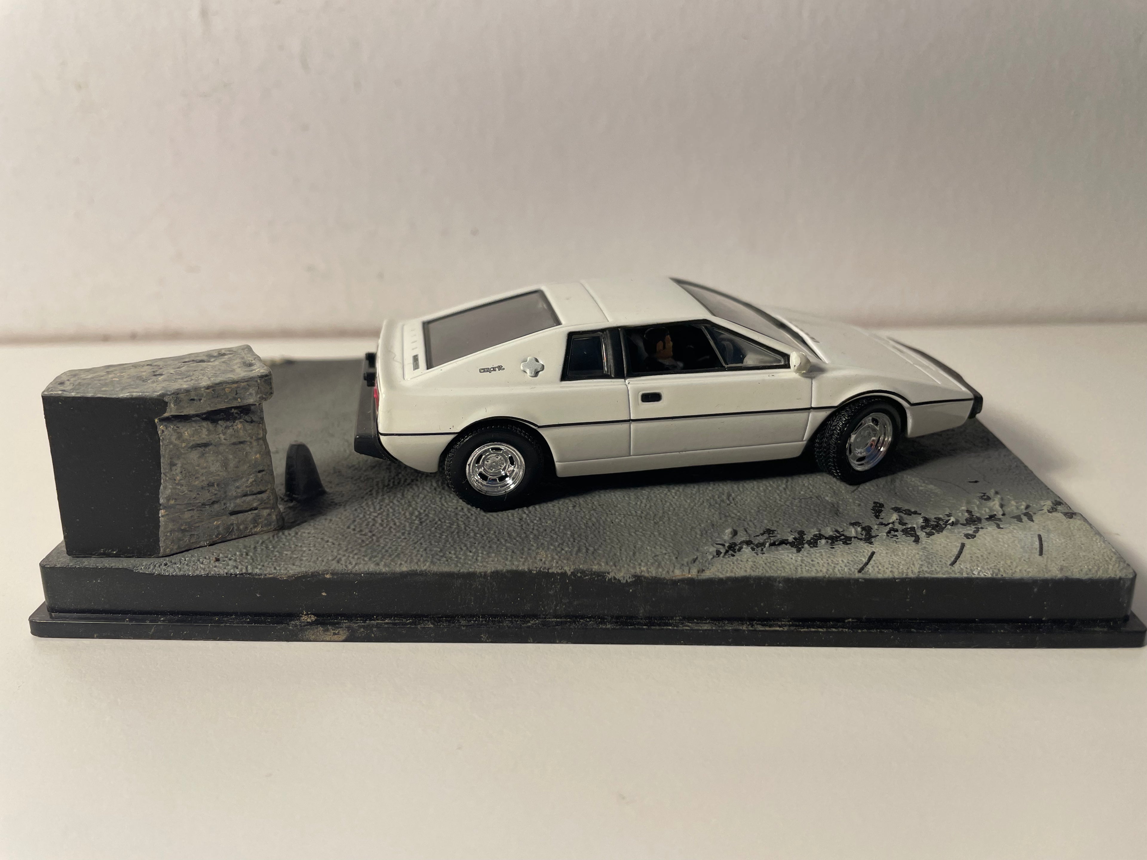White Lotus Esprit - JAMES BOND - THE SPY WHO LOVED ME