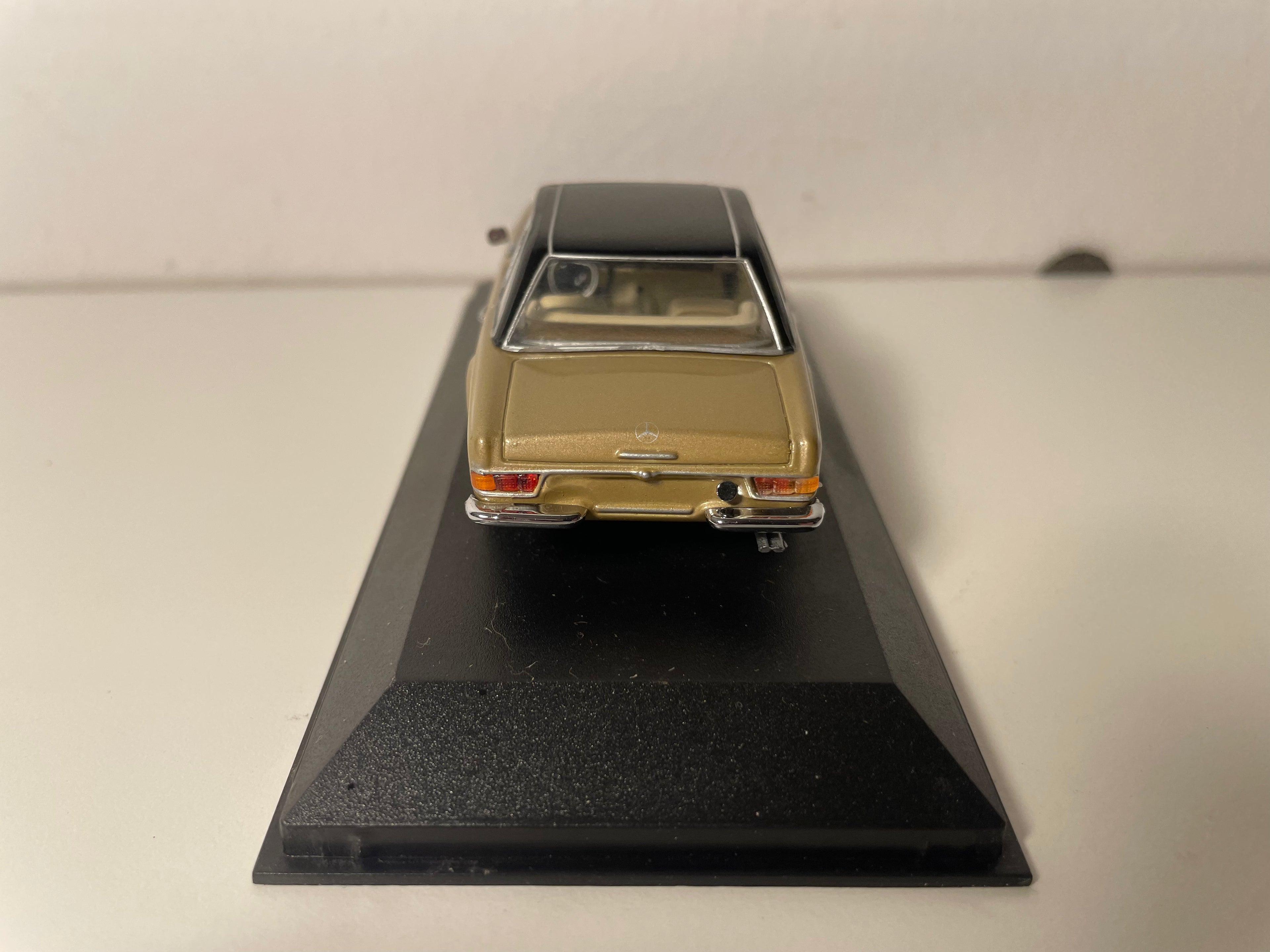 Mercedes-Benz 280 SL Pagode kolor złoty - MINICHAMPS