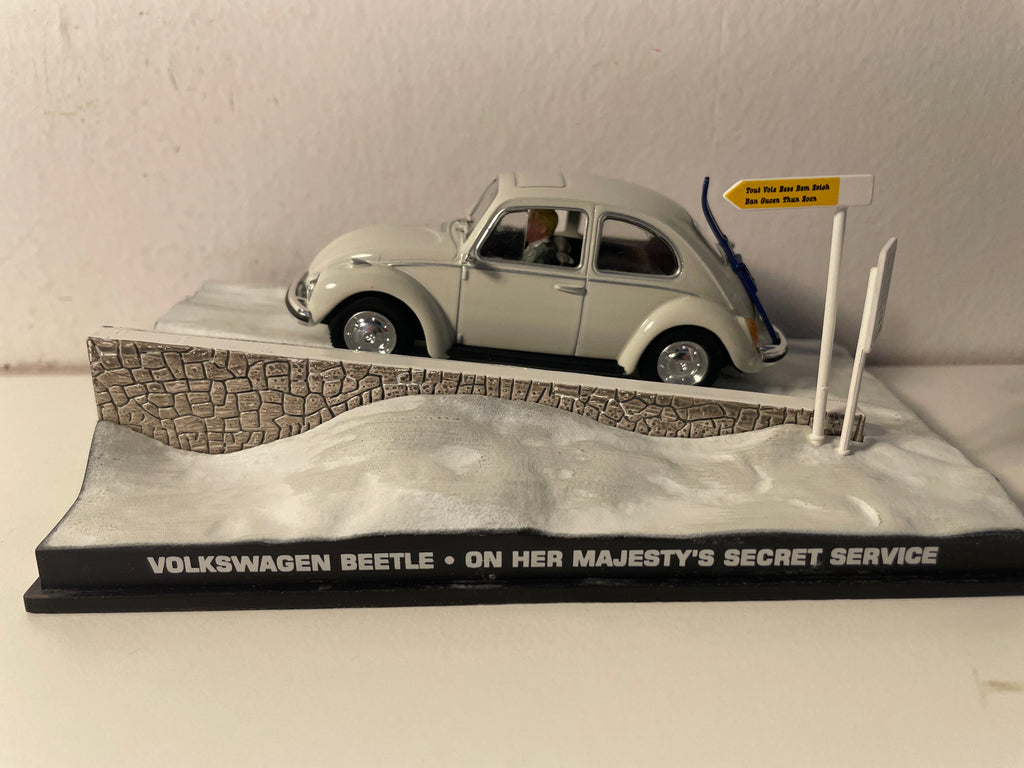 Volkswagen Beetle biała (łamany biały) - JAMES BOND - NA SŁUŻBIE JEJ MOŚCI
