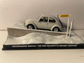 Volkswagen Beetle biała (łamany biały) - JAMES BOND - NA SŁUŻBIE JEJ MOŚCI
