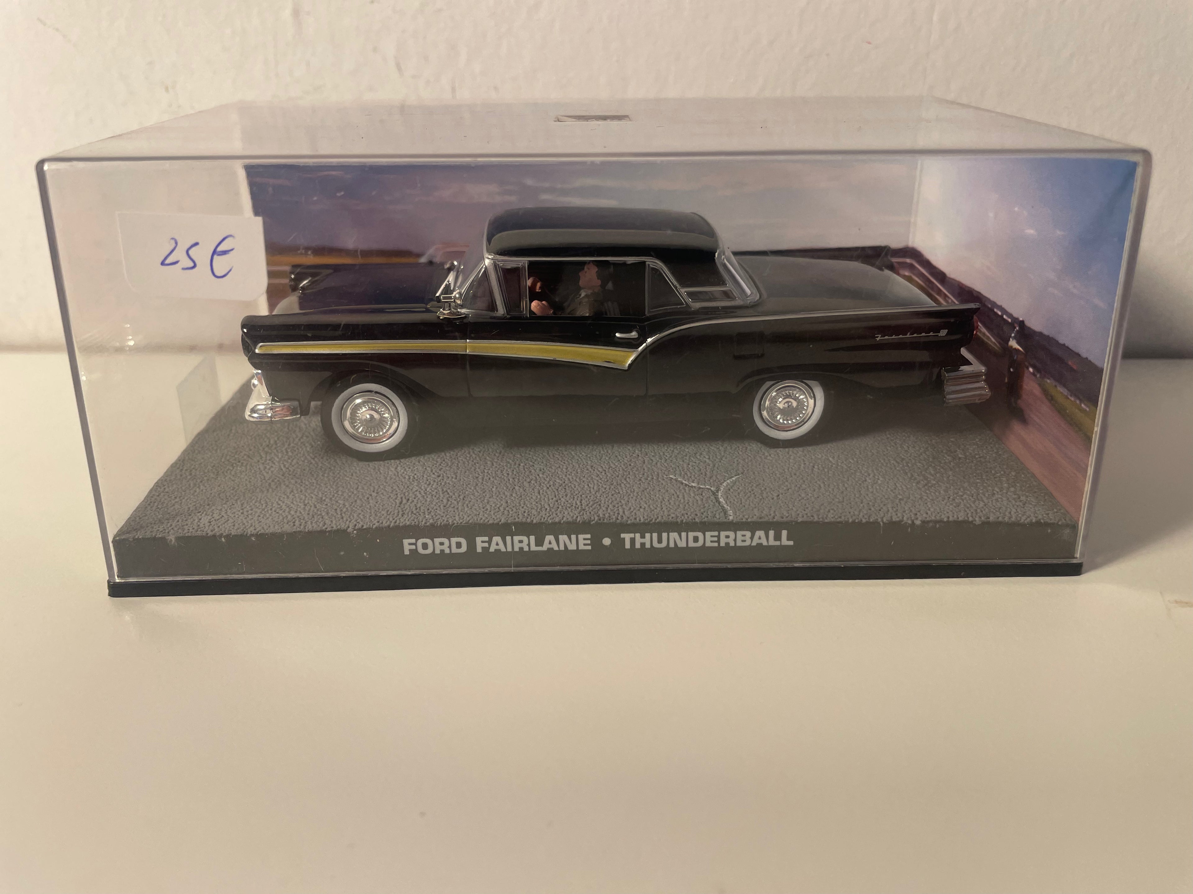 Schwaarze Ford Fairlane - JAMES BOND - THUNDERBALL