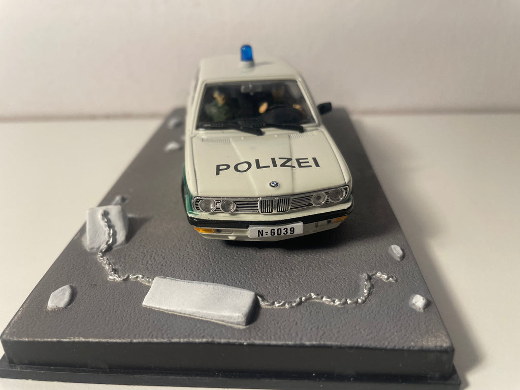 BMW 518 blanche et verte (Polizei) - JAMES BOND - OCTOPUSSY