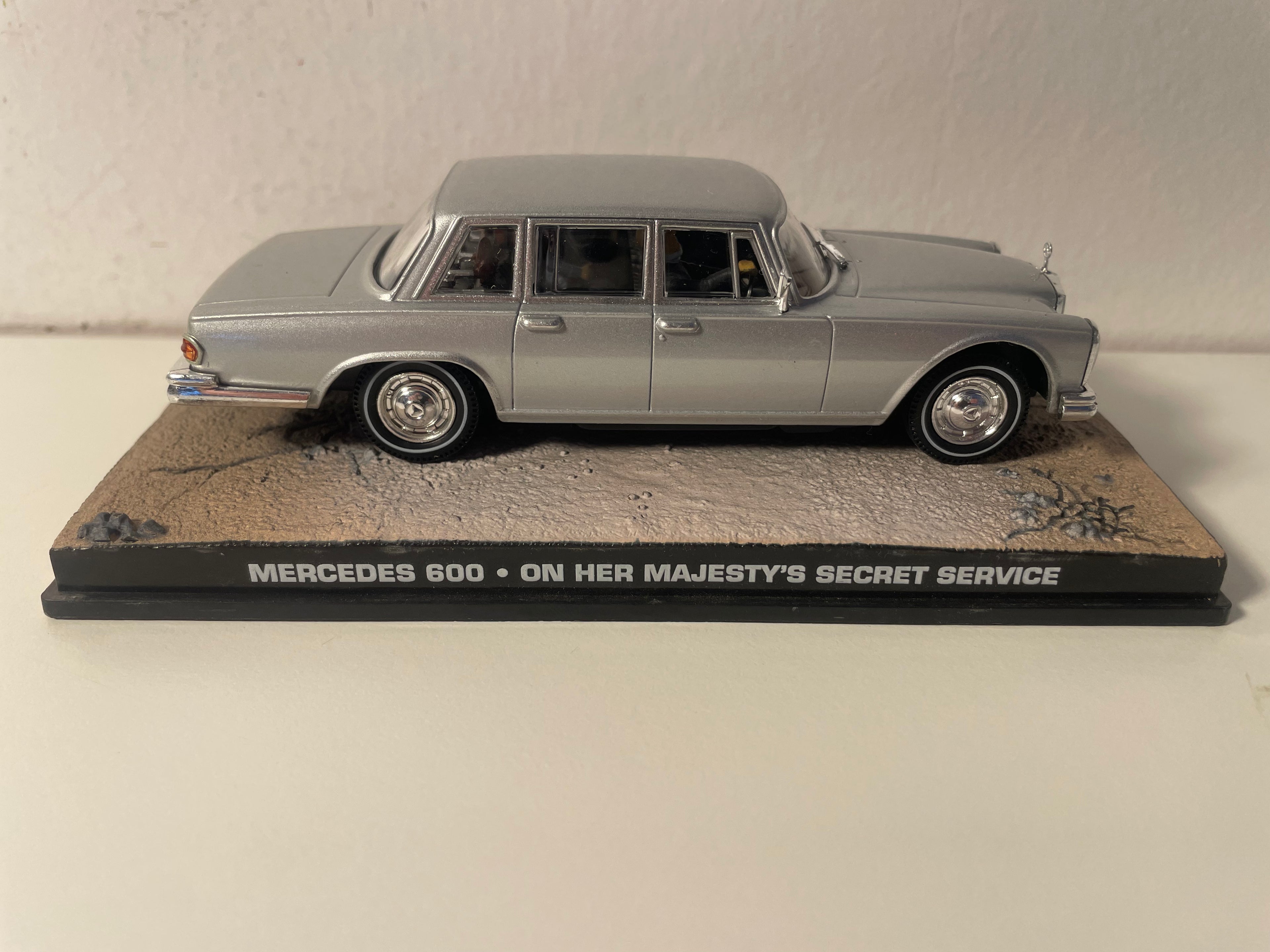 Mercedes 600 gris - JAMES BOND - AM LÉIF SIHERHEIT SENGER HÉI (On Her Majesty's Secret Service)