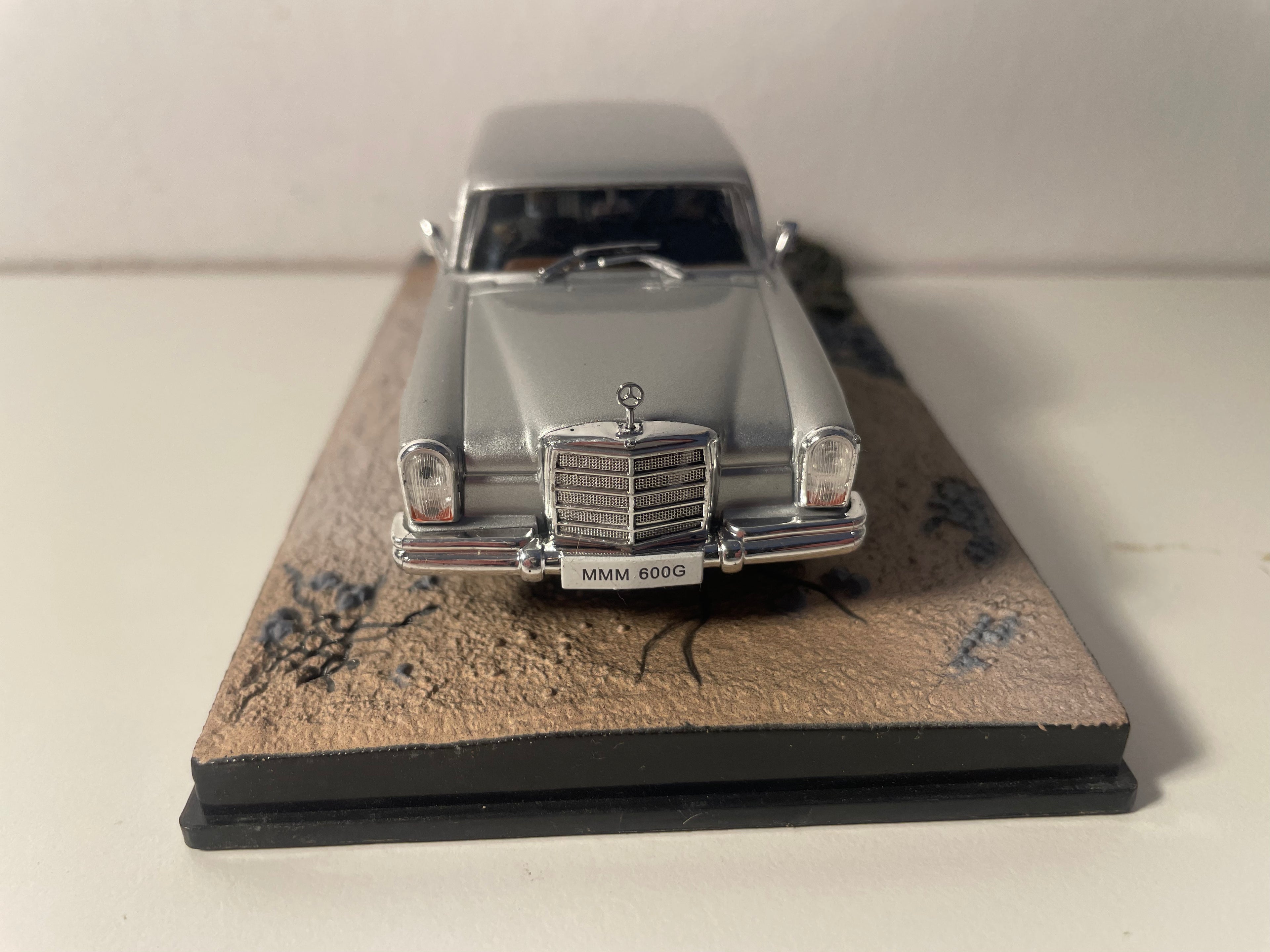Mercedes 600 gris - JAMES BOND - AM LÉIF SIHERHEIT SENGER HÉI (On Her Majesty's Secret Service)